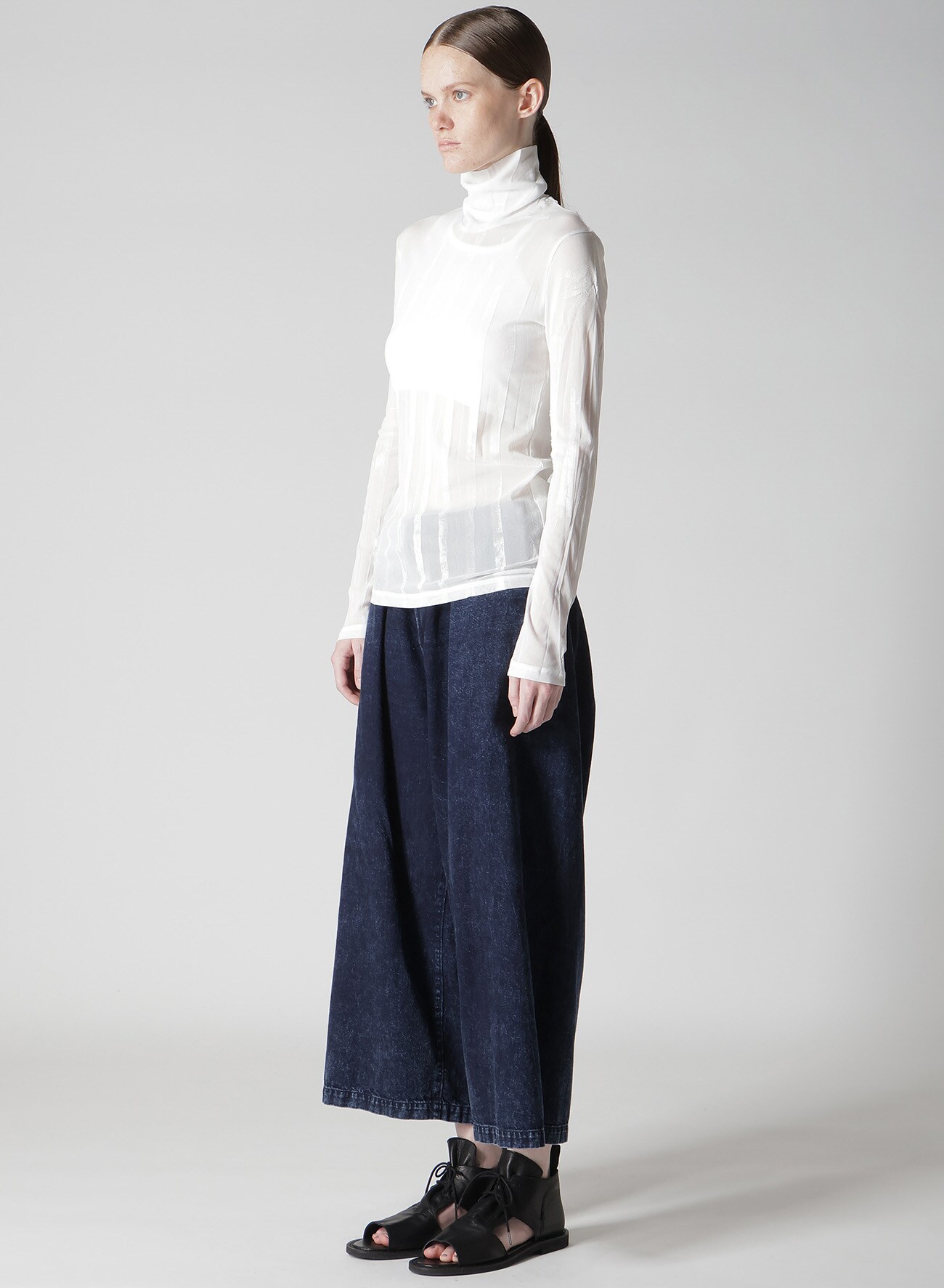 TULLE PLEATS LONG SLEEVE HIGH NECK T