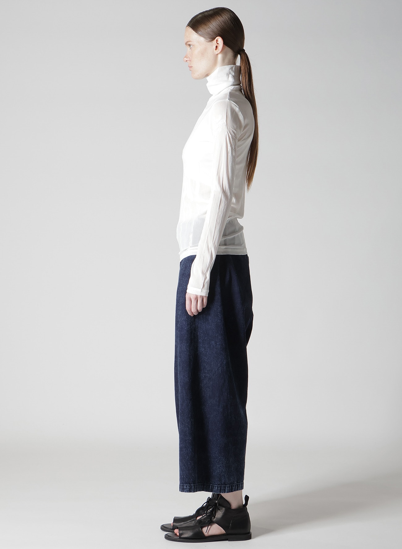 TULLE PLEATS LONG SLEEVE HIGH NECK T