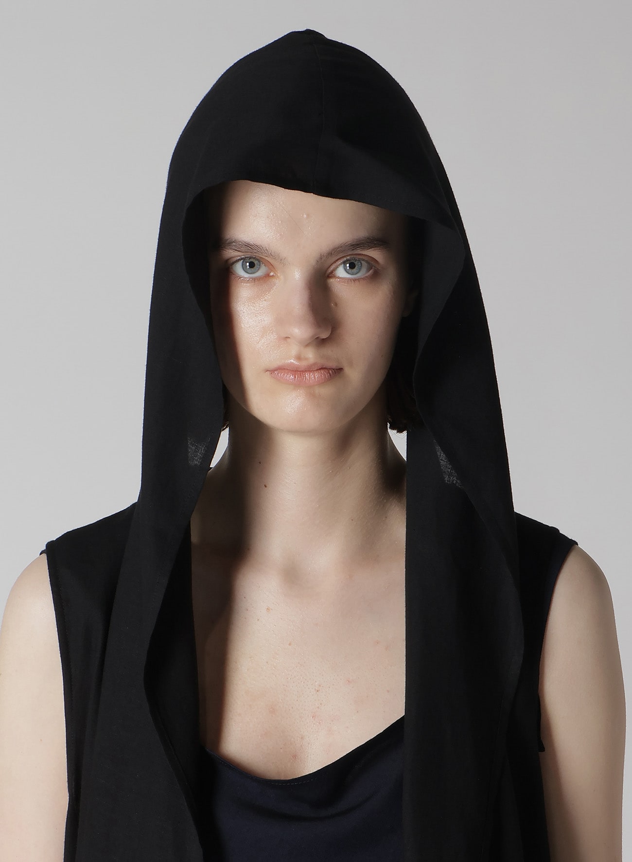 RAYON/LINEN SHEETING HOODIE VEST