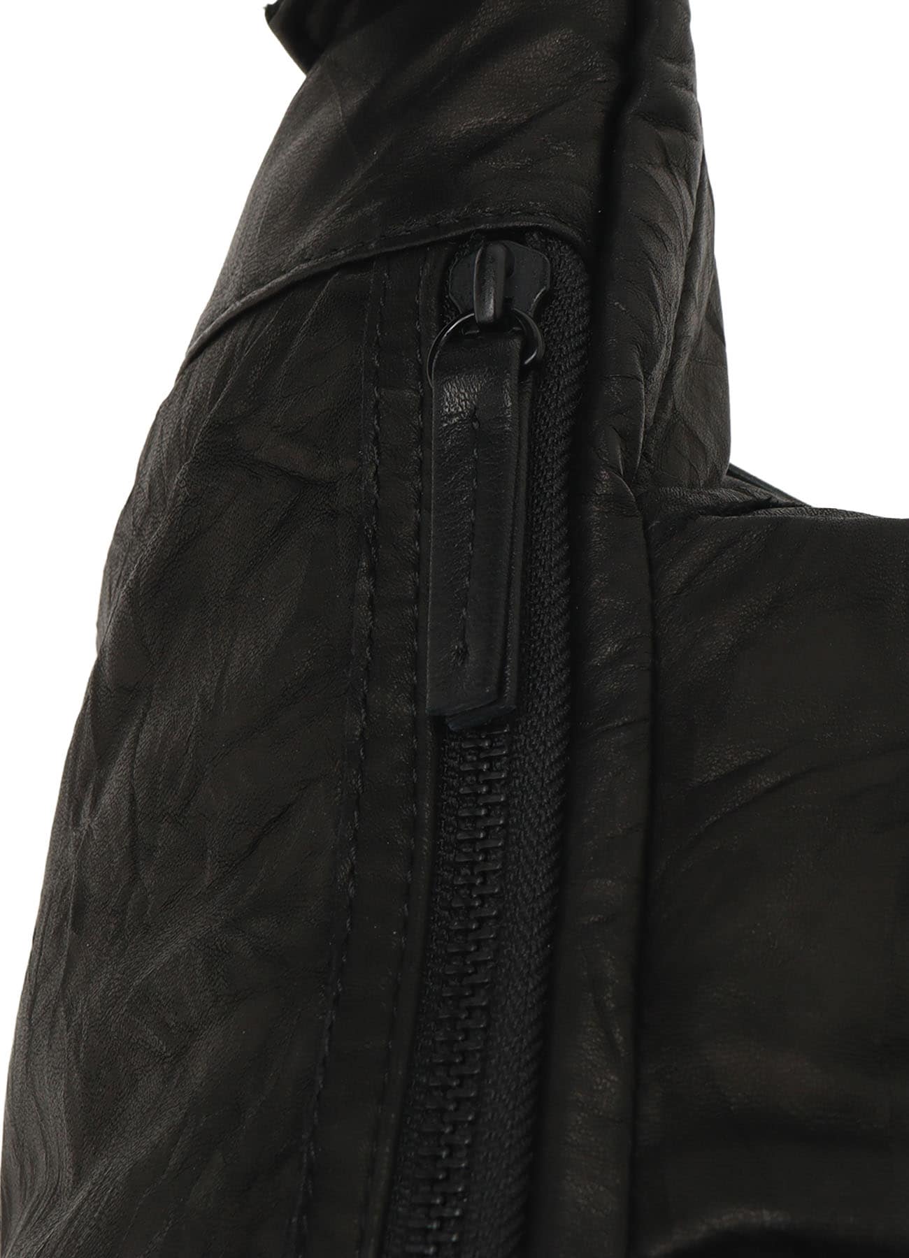 【THE SHOP先行】TWISTED SOFT LEATHER POCKET BAG