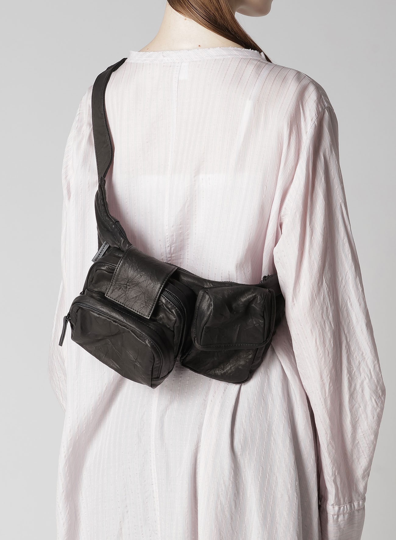 【THE SHOP先行】TWISTED SOFT LEATHER POCKET BAG