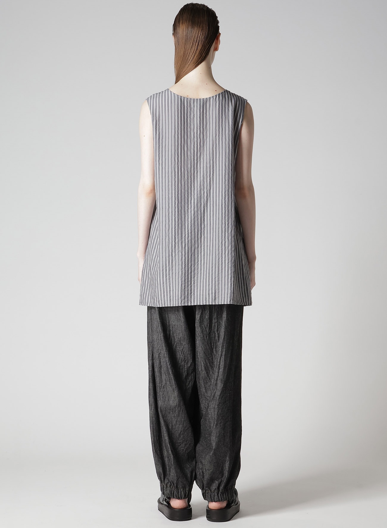 CELLULOSE STRIPE FLARE SLEEVELESS BLOUSE