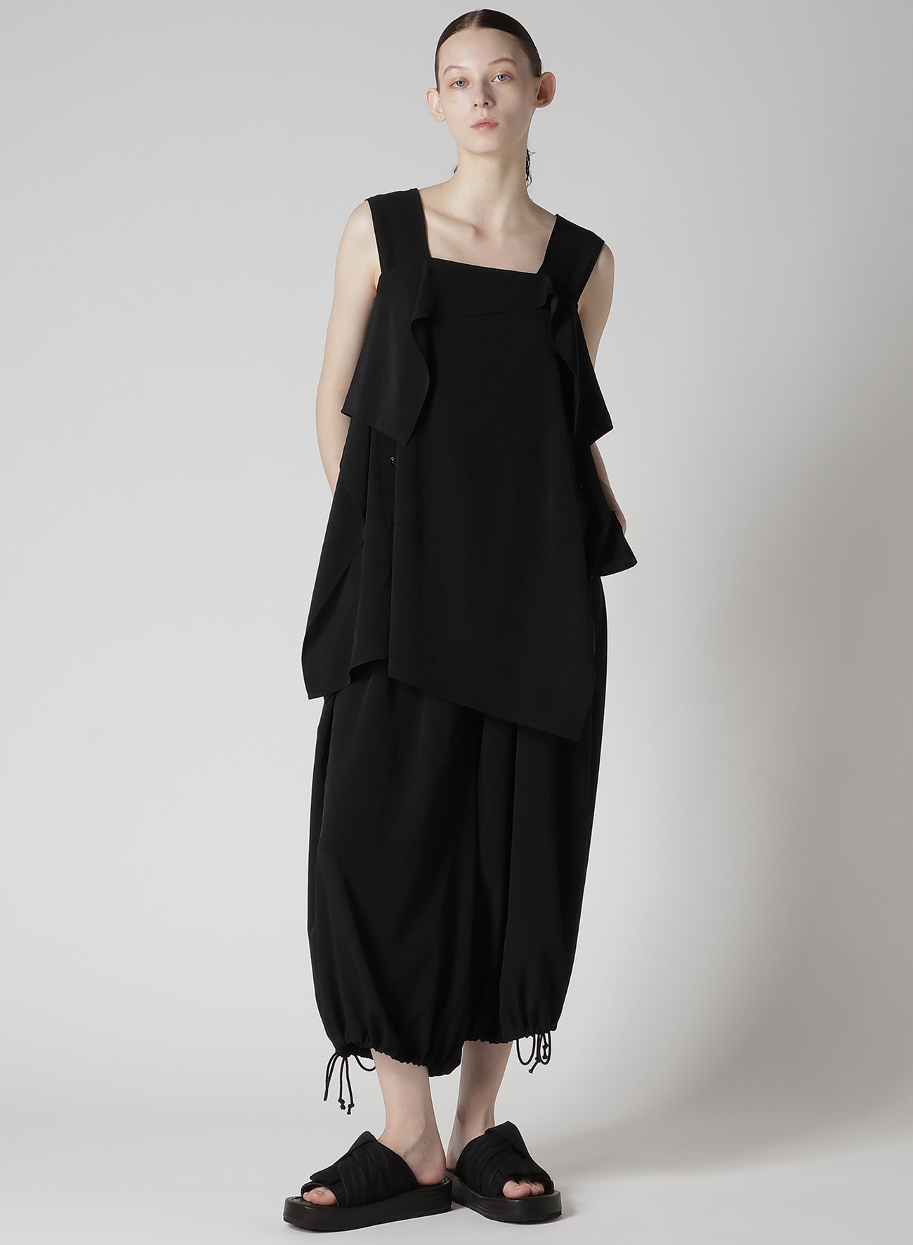 TA/PE CREPE DE CHINE FLARE SLEEVELESS BLOUSE