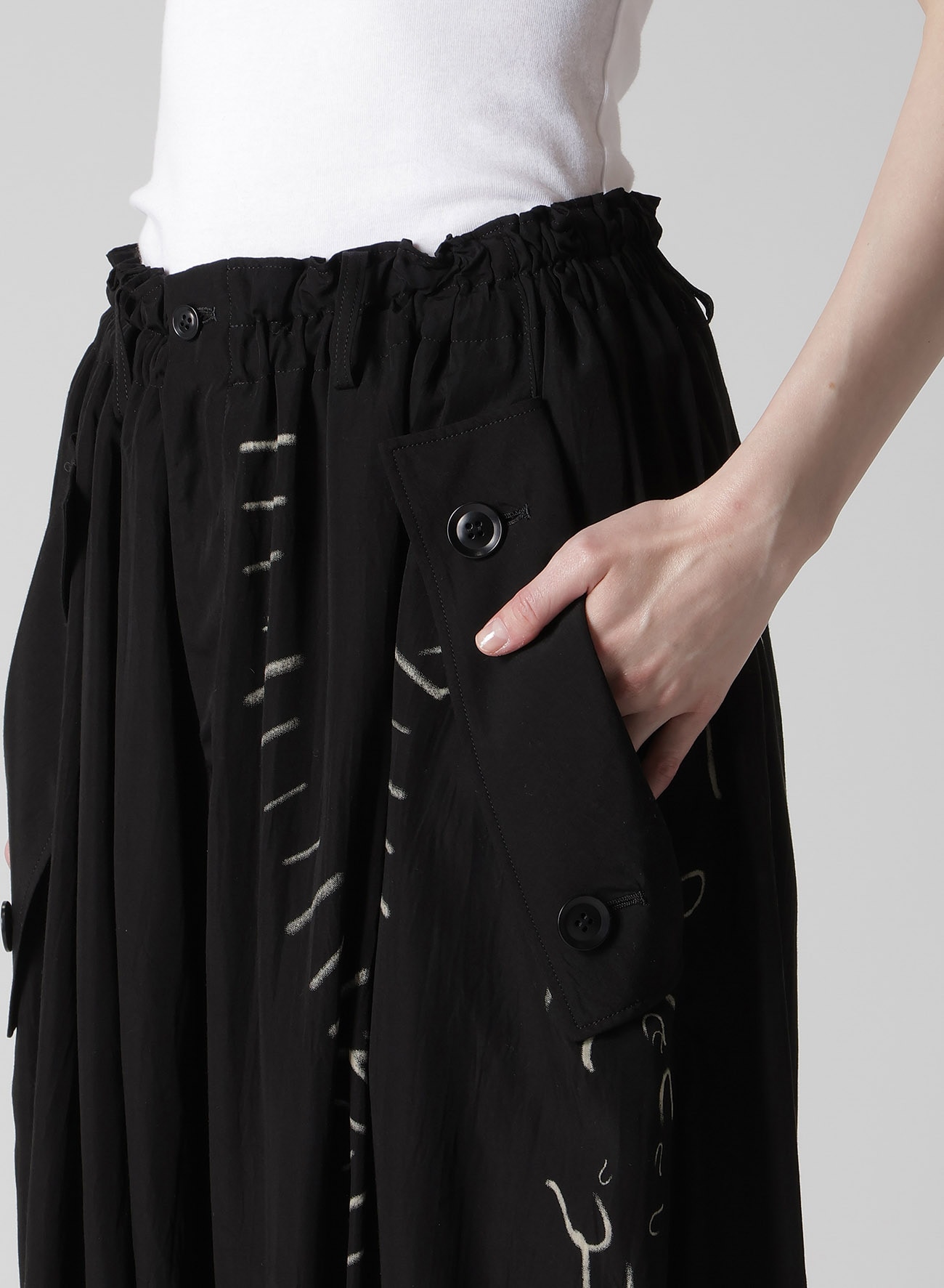 CUPRO DUNGAREE "Y" PRINT ELASTIC-WAIST PANTS