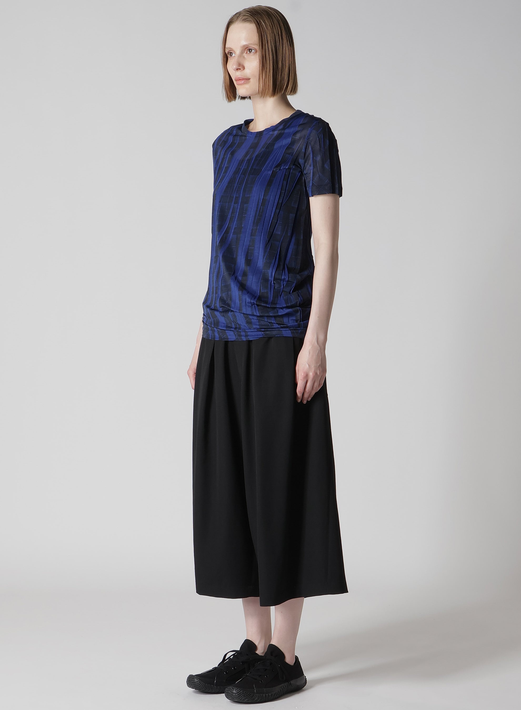 PLEATED PLAID PRINT SHORT SLEEVE TEE