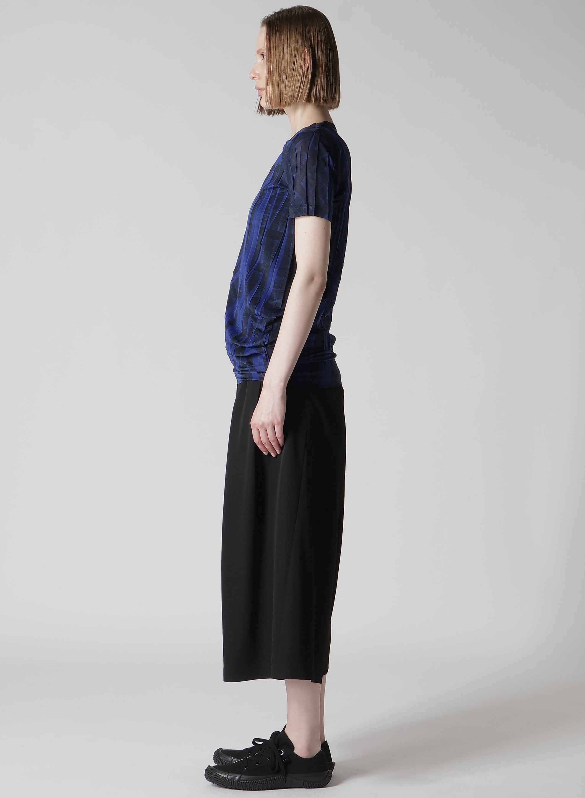 PLEATED PLAID PRINT SHORT SLEEVE TEE