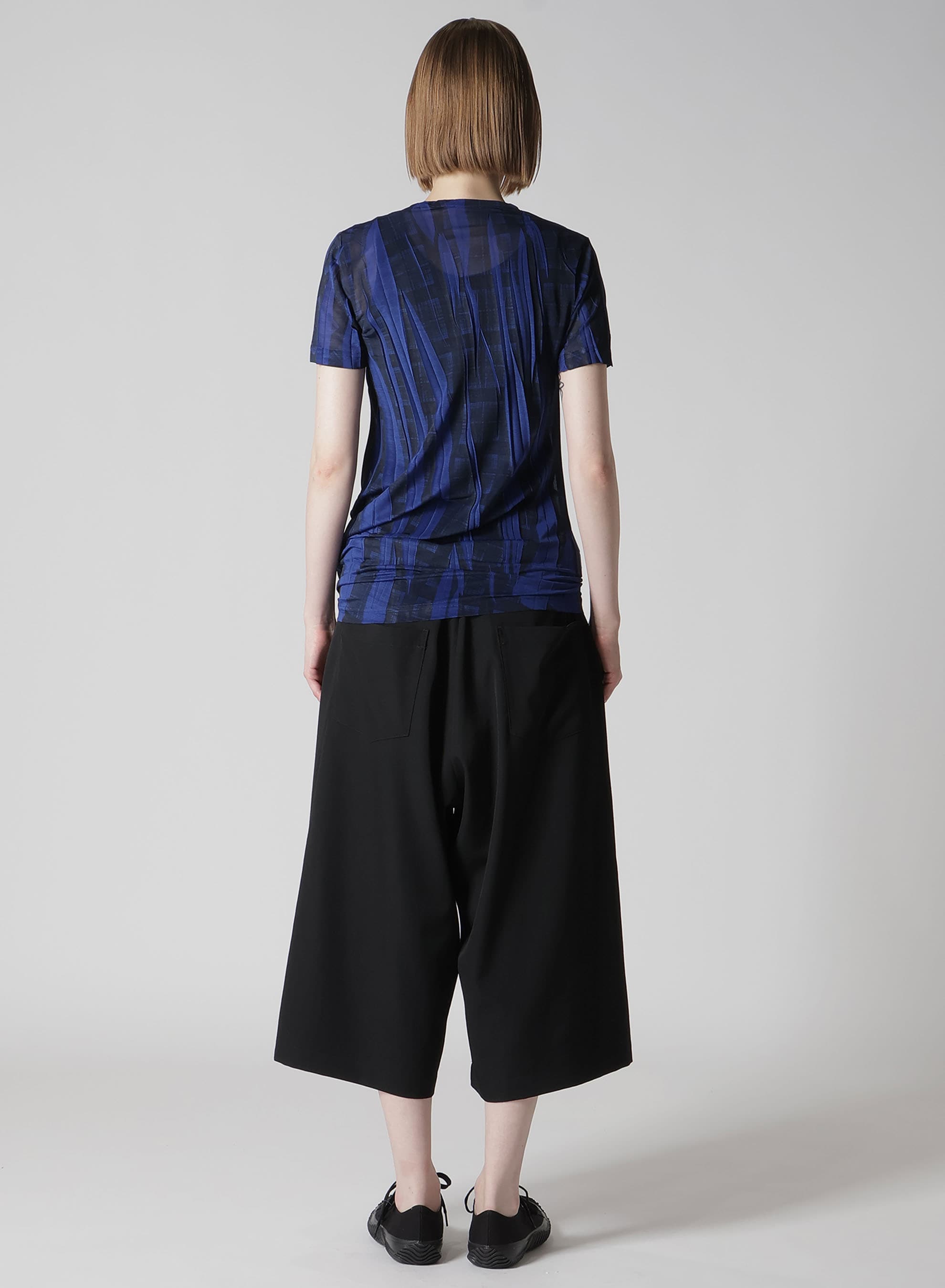 PLEATED PLAID PRINT SHORT SLEEVE TEE