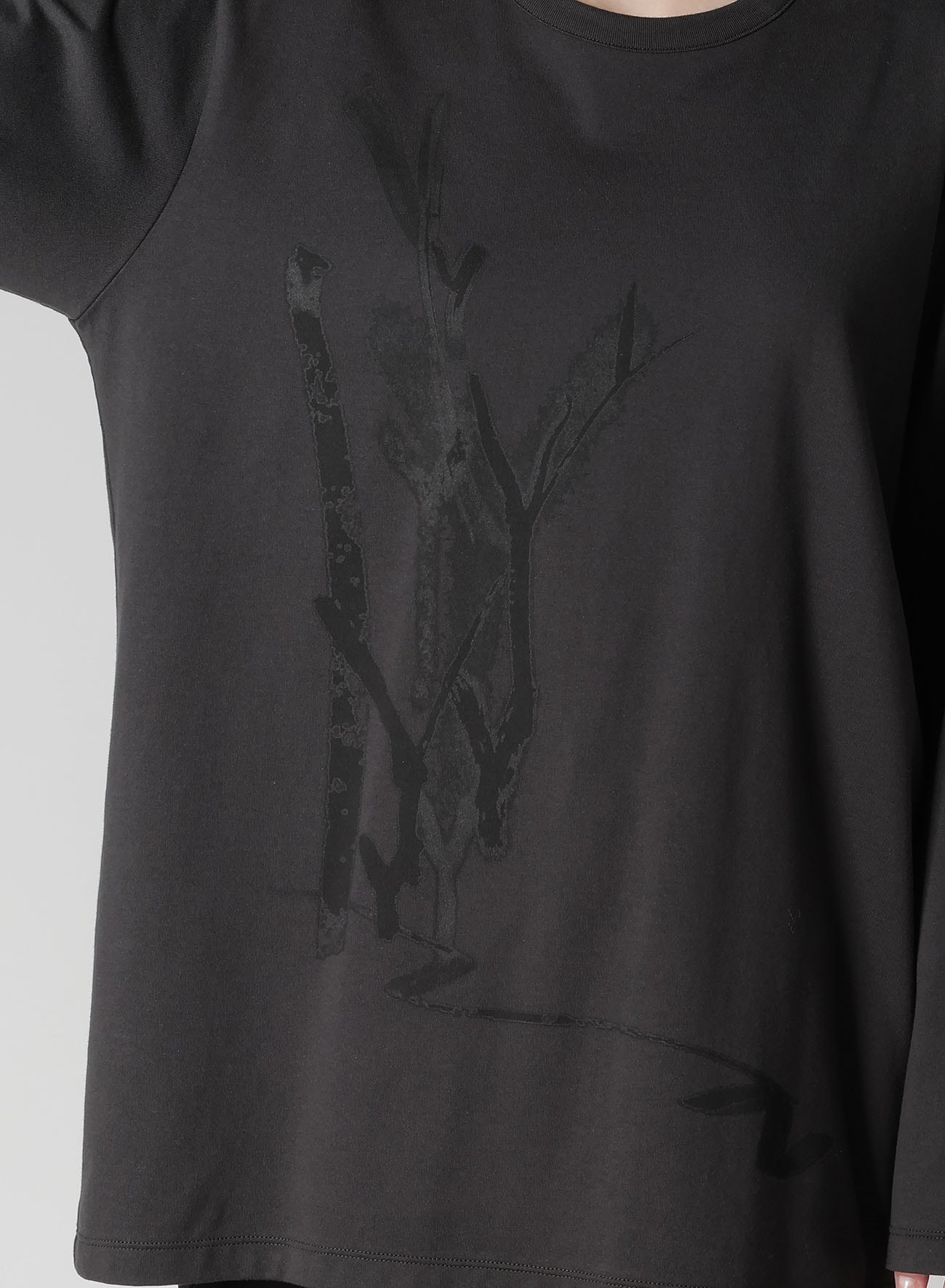 "Y" PIGMENT-PRINT LONG-SLEEVE TEE