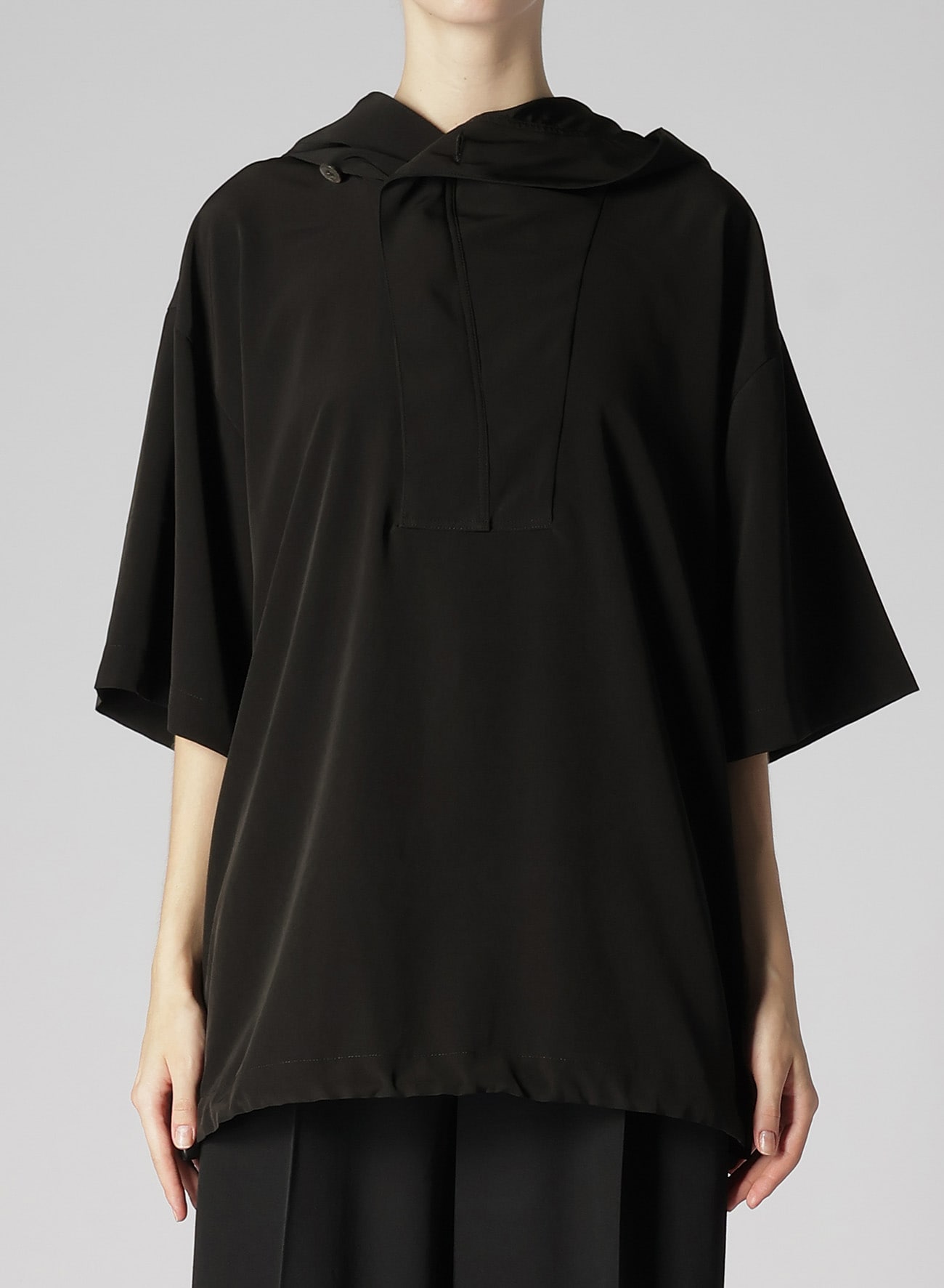 TRIACETATE/POLYESTER HOODED HALF SLEEVE PULLOVER