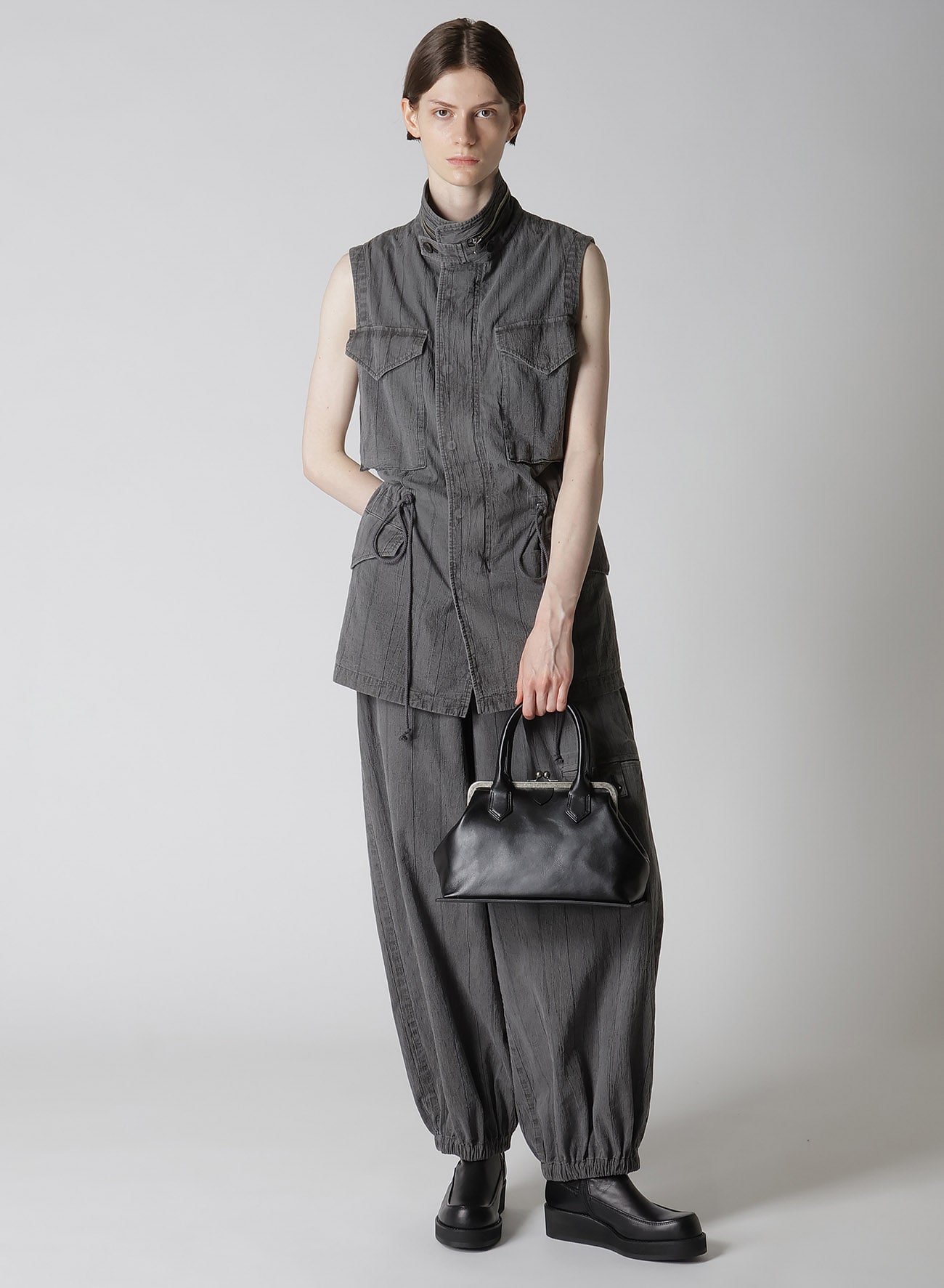 【THE SHOP先行発売】MATTE SMOOTH LEATHER METAL CLASP HANDBAG