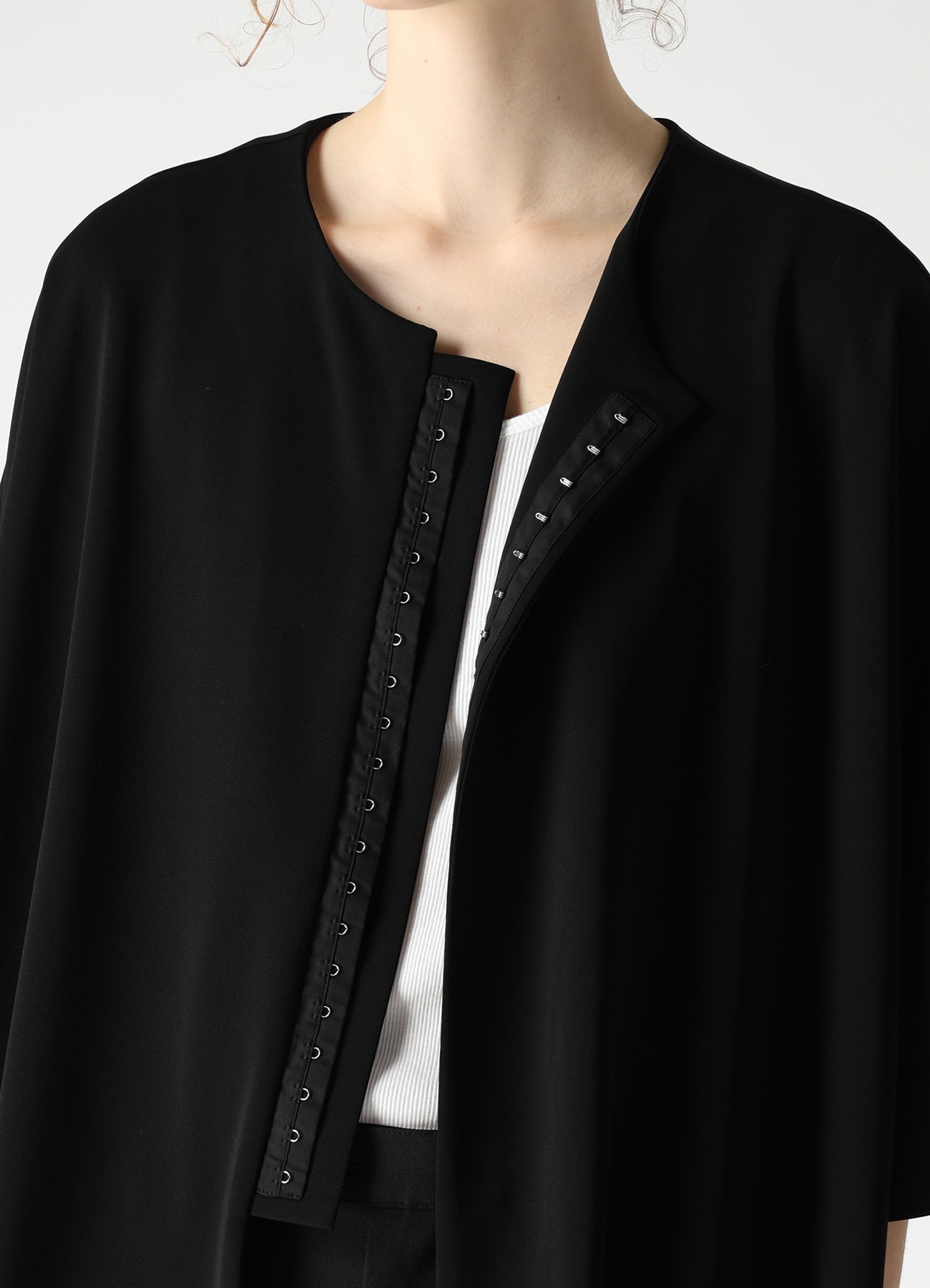 TA/PE STRETCH JERSEY FRONT HOOK BLOUSE