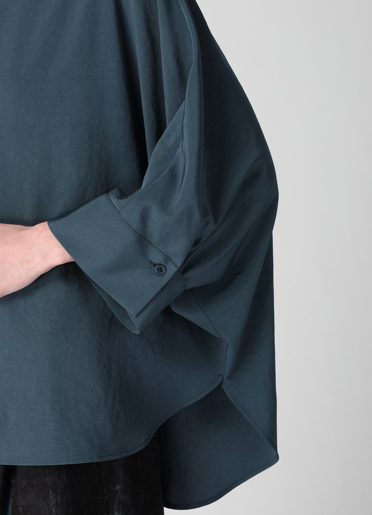 TA/PE CREPE DE CHINE HALF SLEEVE CAPE SHIRT
