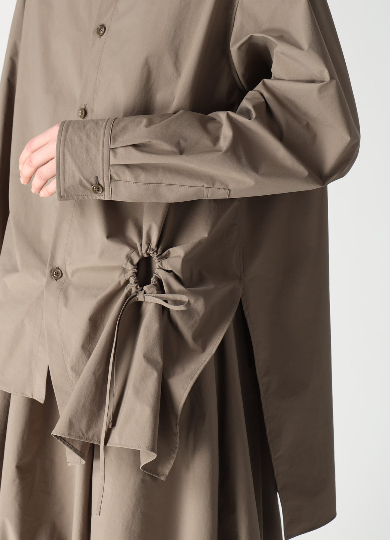 POLYESTER TYPEWRITER CIRCLE GATHER BLOUSE