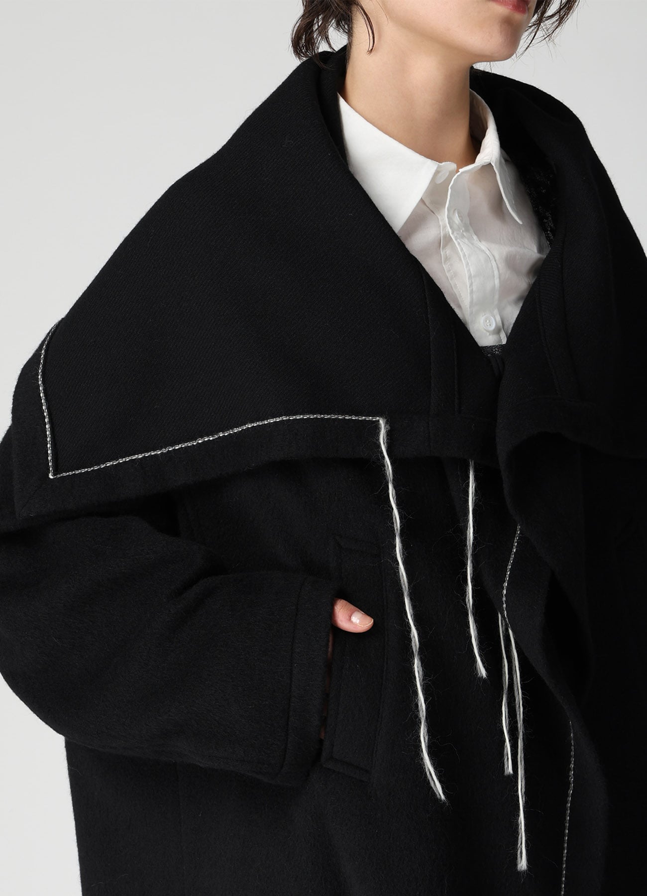 LIGHT SHAGGY BIG STITCH CAPE COAT