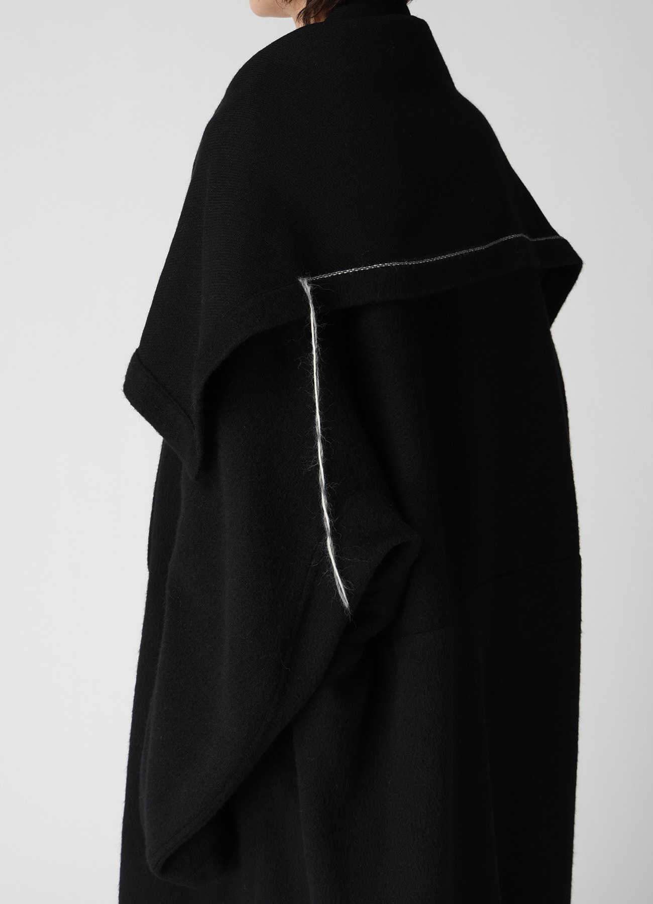 LIGHT SHAGGY BIG STITCH CAPE COAT