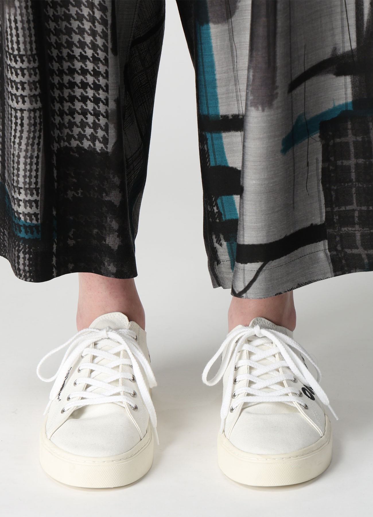 "ONE LIFE" COTTON CANVAS LOW-CUT SNEAKER
