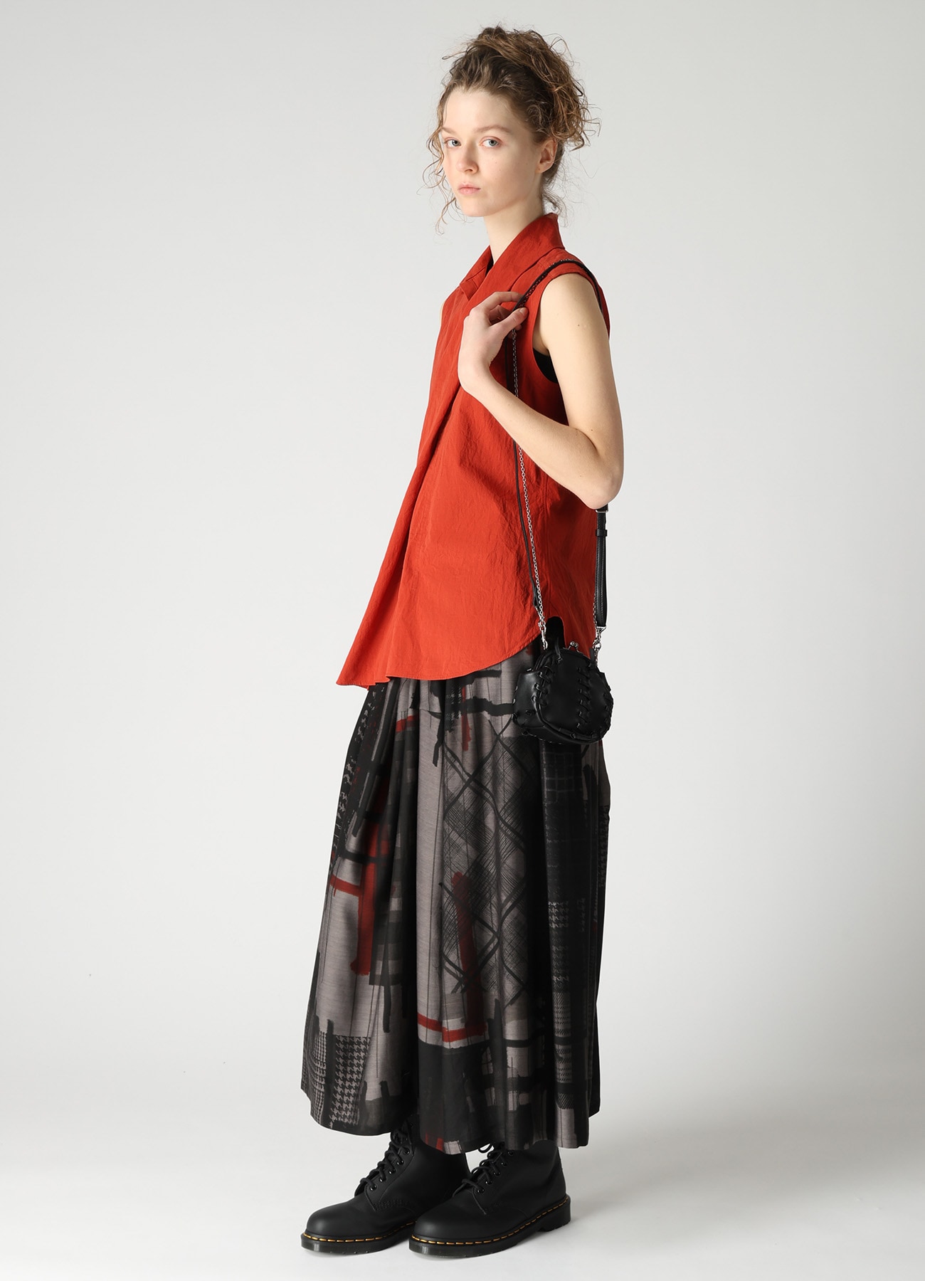 SEMI GLOSS LEATHER LACE-UP SHOULDER BAG