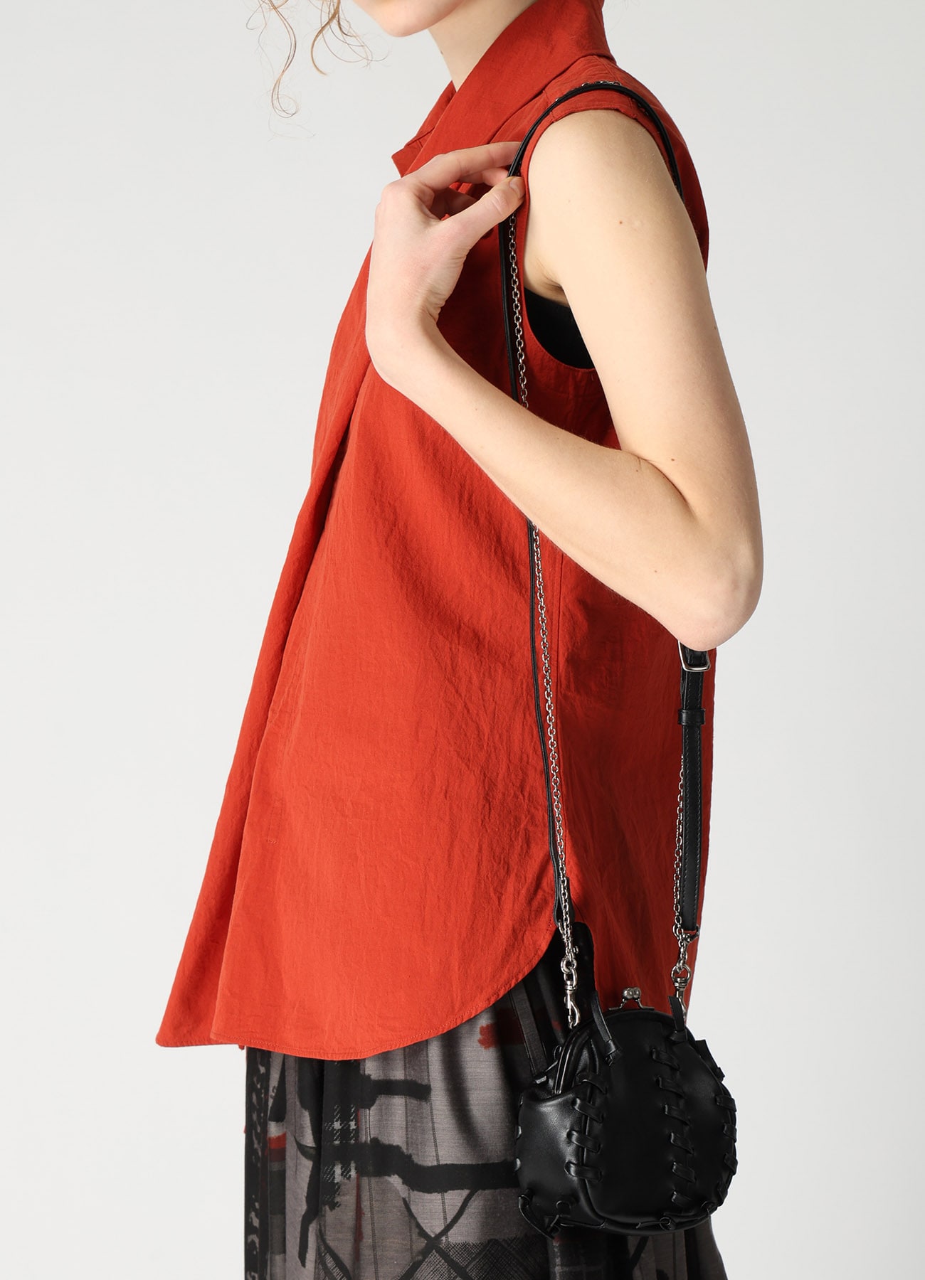 SEMI GLOSS LEATHER LACE-UP SHOULDER BAG
