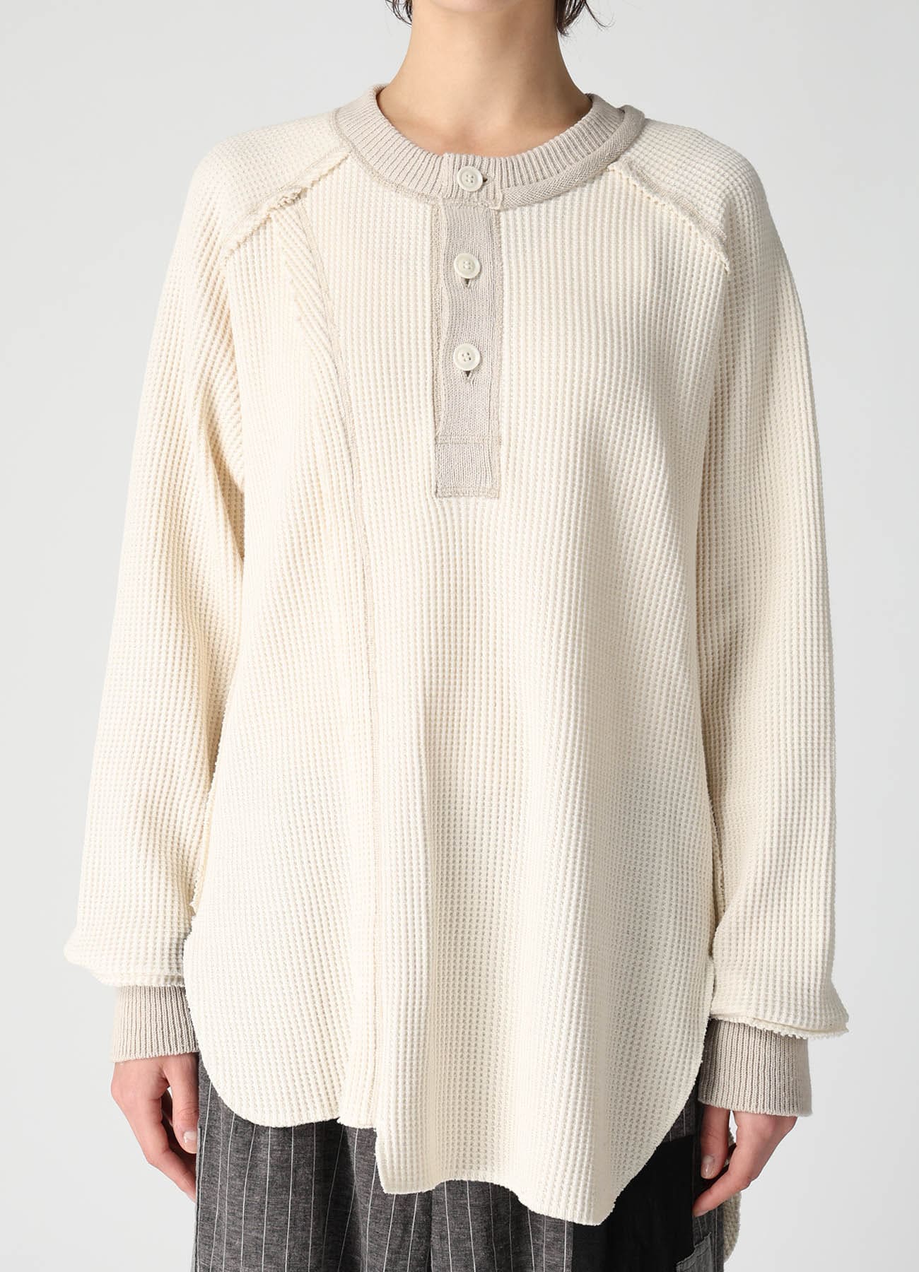 WAFFLE HENLEY NECK PULLOVER