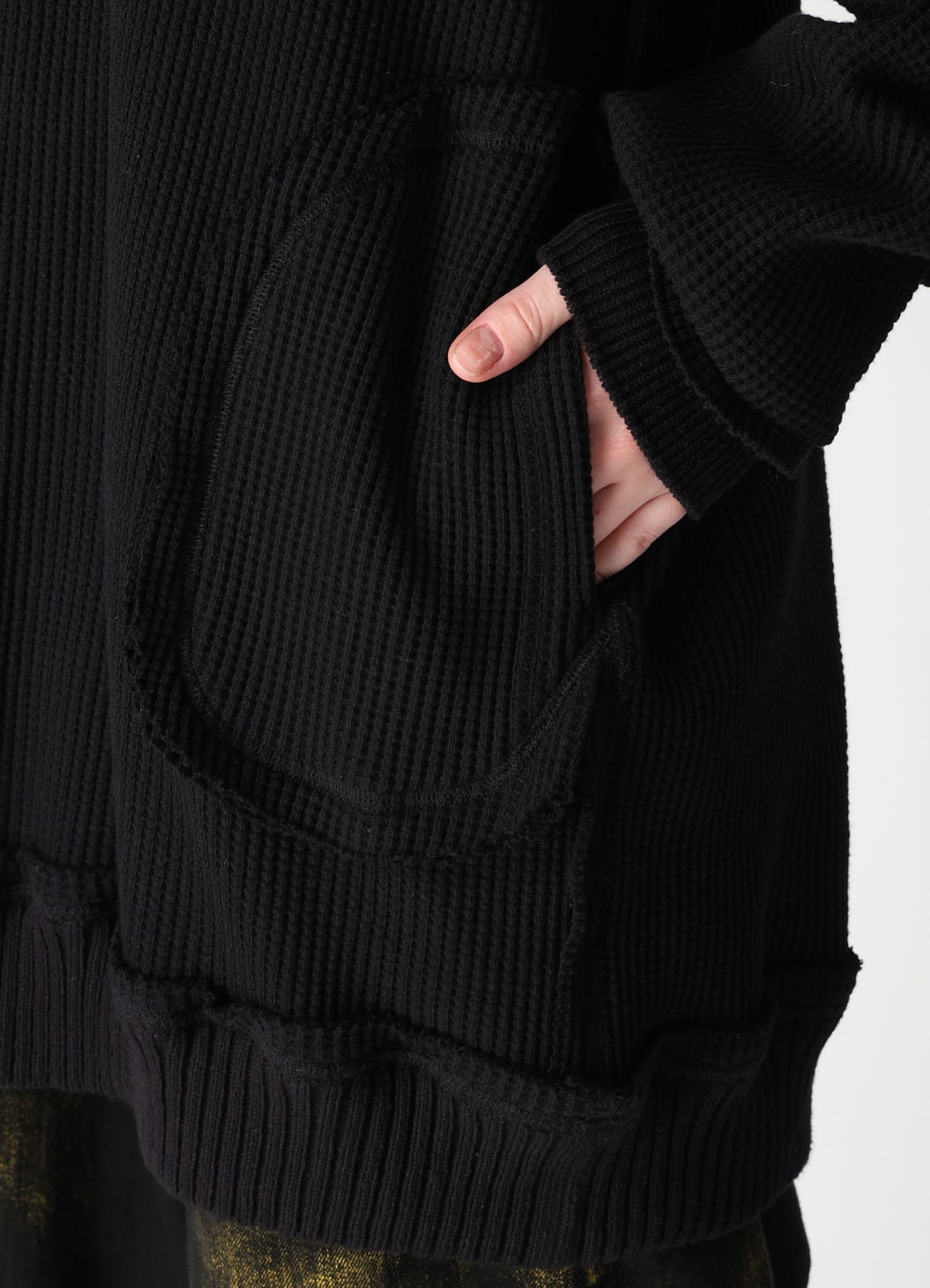 WAFFLE HOODED PULLOVER