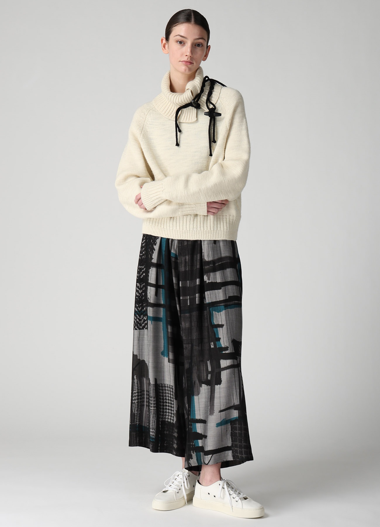 JERSEY TOGGLE BUTTON PULLOVER
