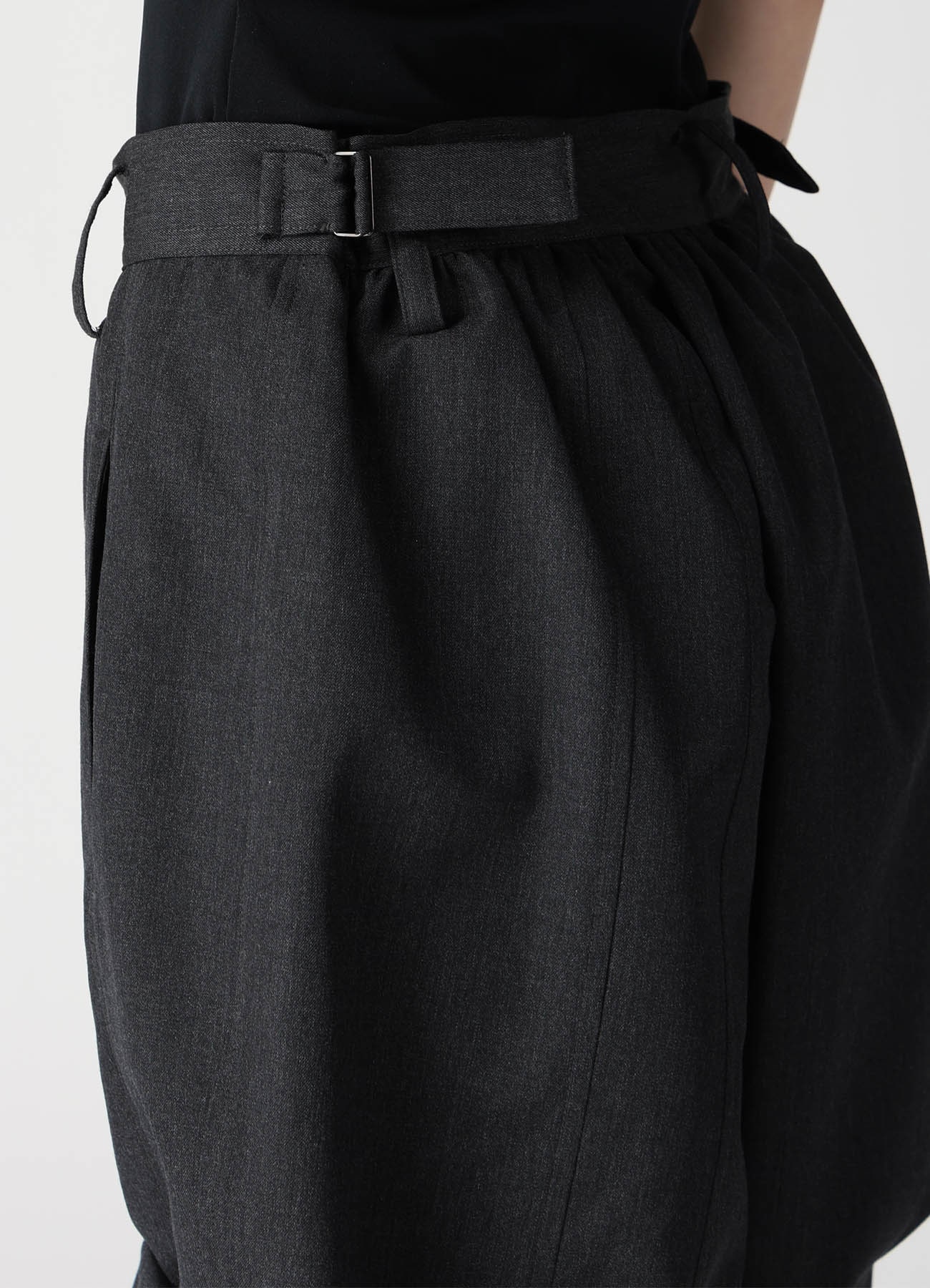 WOOL GABARDINE BALLOON SHORT PANTS