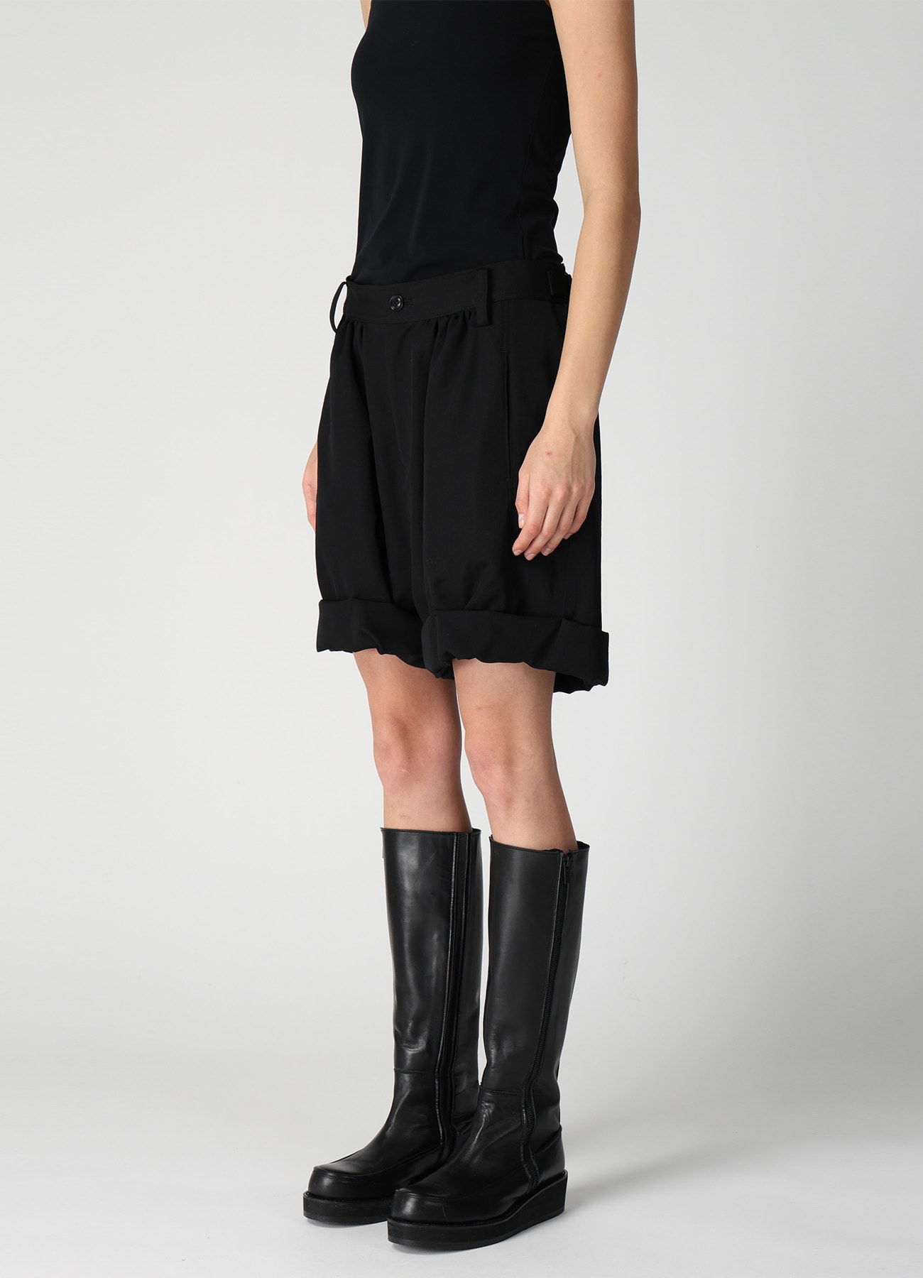 WOOL GABARDINE BALLOON SHORT PANTS