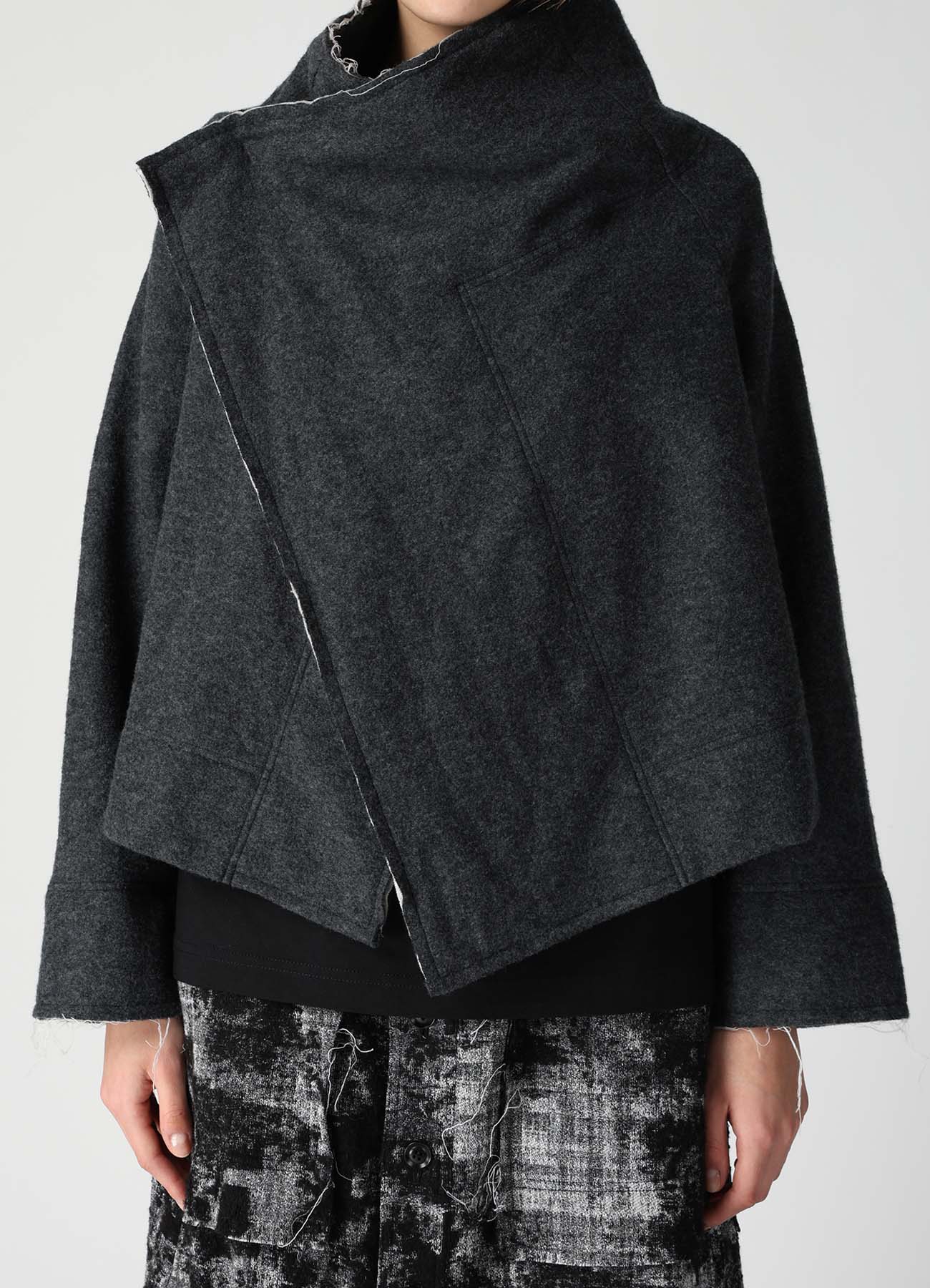 COMPRESSED PILE ASYMMETERIC RAGLAN JACKET