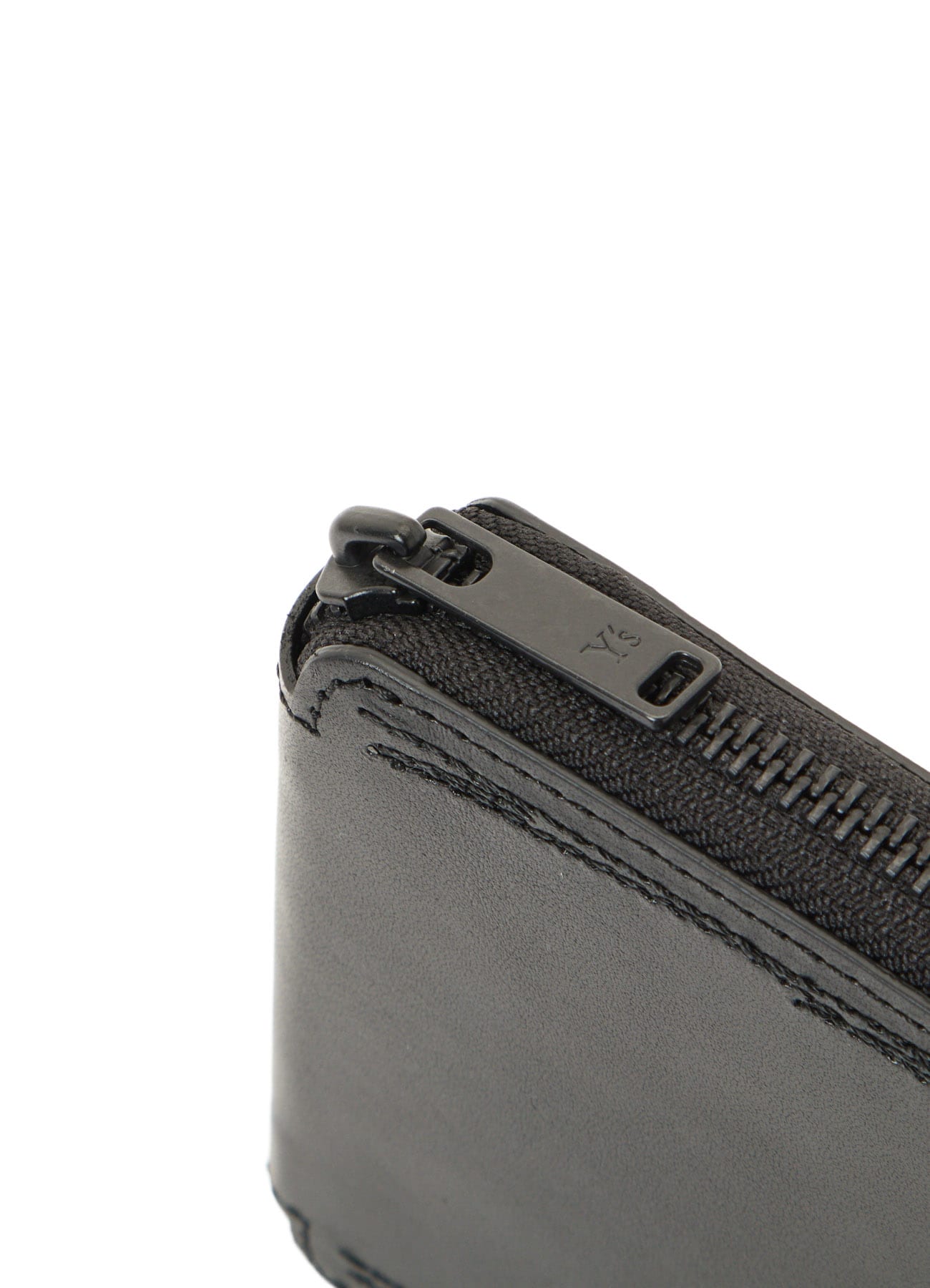 SEMI MATTE LEATHER RANDOM STITCH TRI-FOLD WALLET