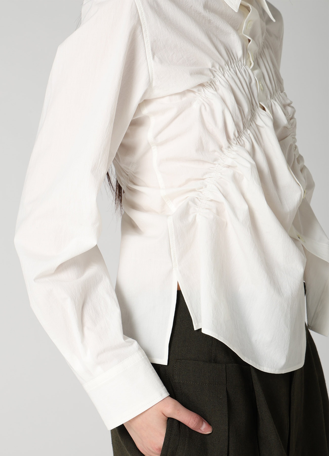 HARD-TWIST DOWNPROOF RANDOM GATHERED BLOUSE