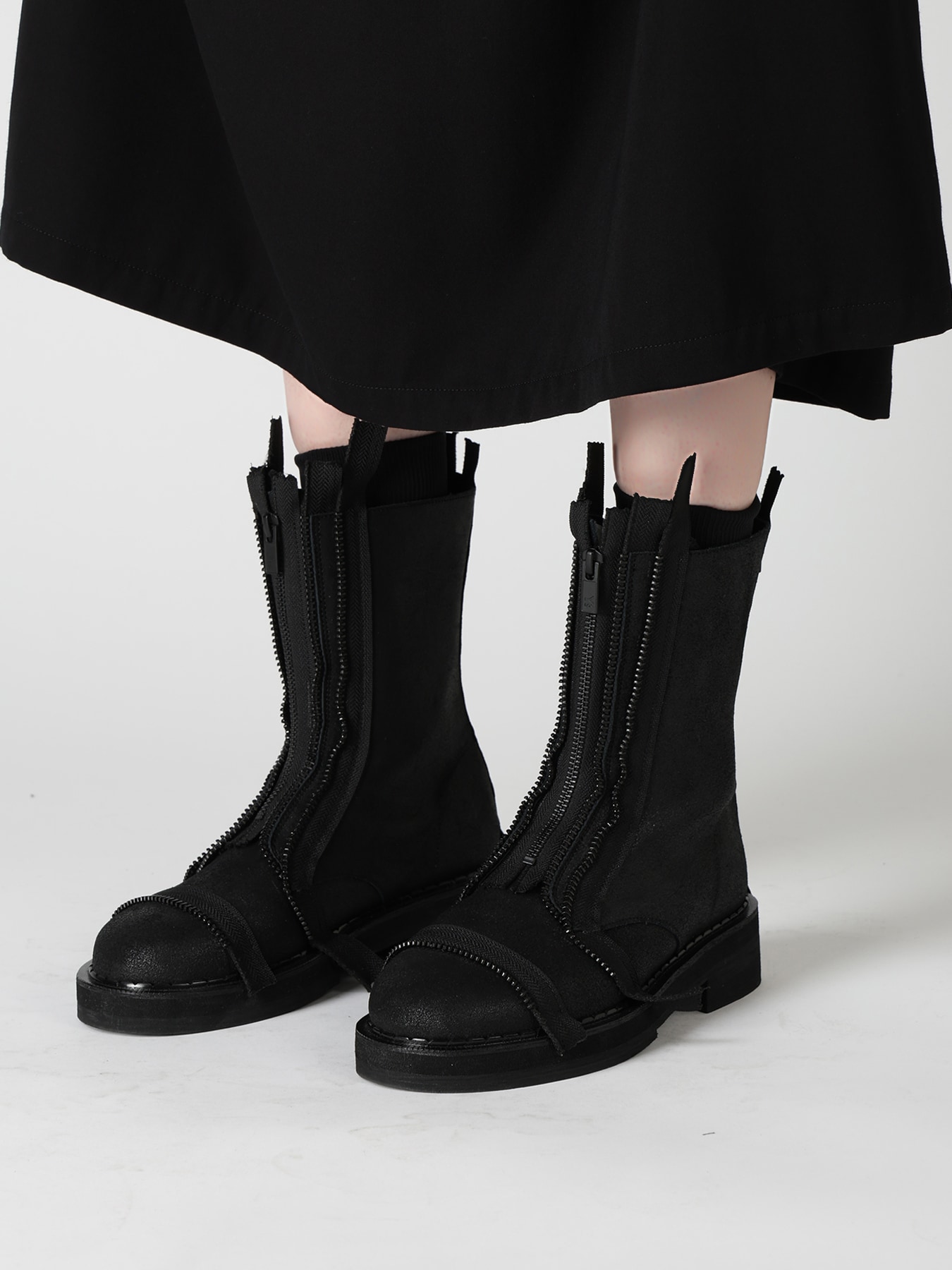 VINTAGE LEATHER ZIP BOOTS