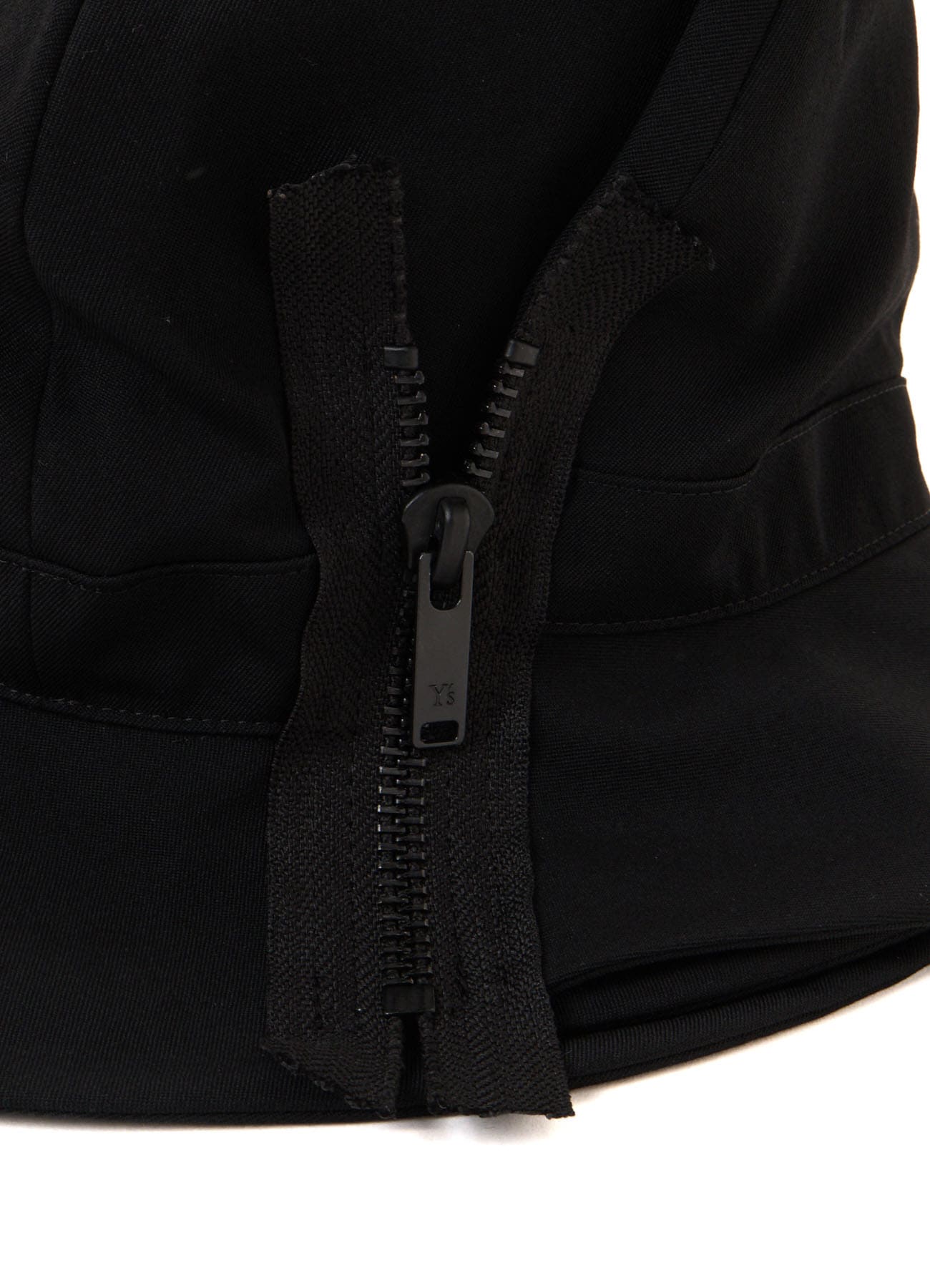 HARD TWISTED WOOL GABARDINE HAT WITH ZIP