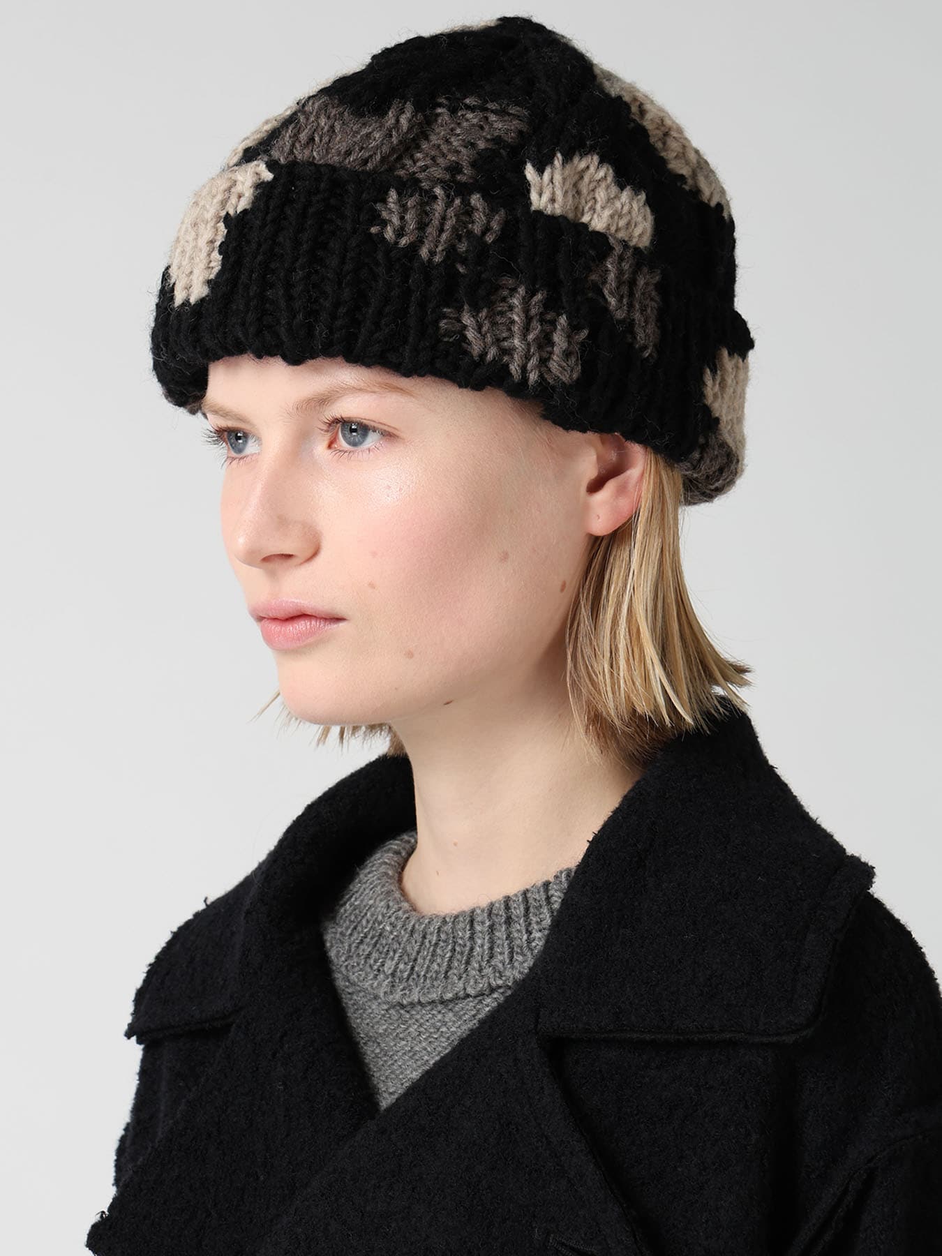 ANIMAL PATTERN HAND-KNIT CAP