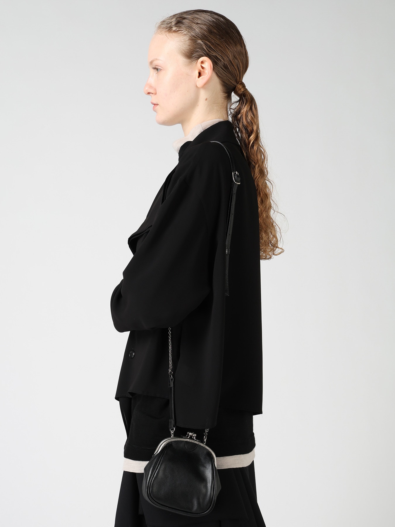 SEMI GLOSS OIL LEATHER DOUBLE-CLASP SHOULDER BAG