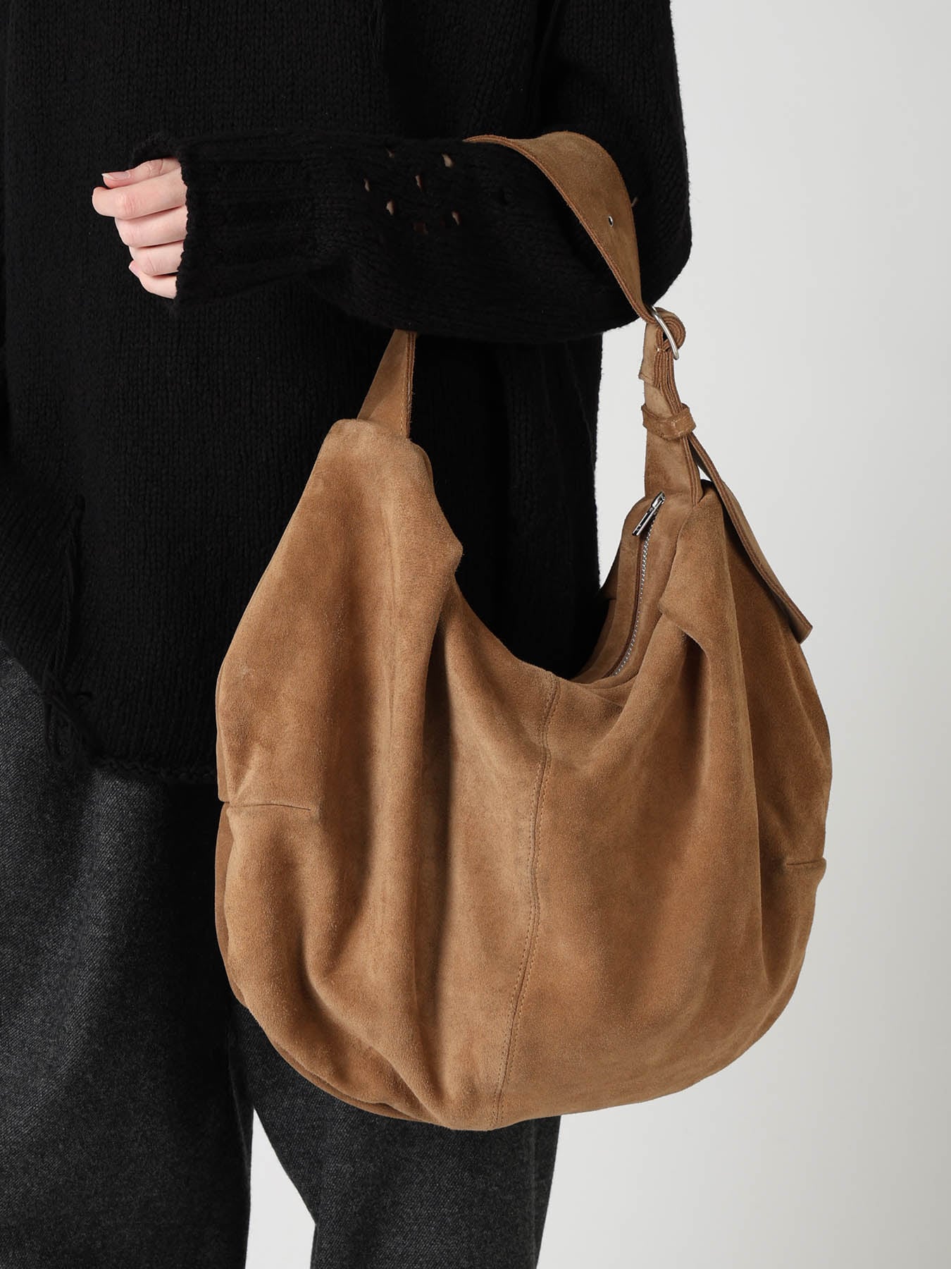 HEAVY VELOUR GYOZA-STYLE BAG
