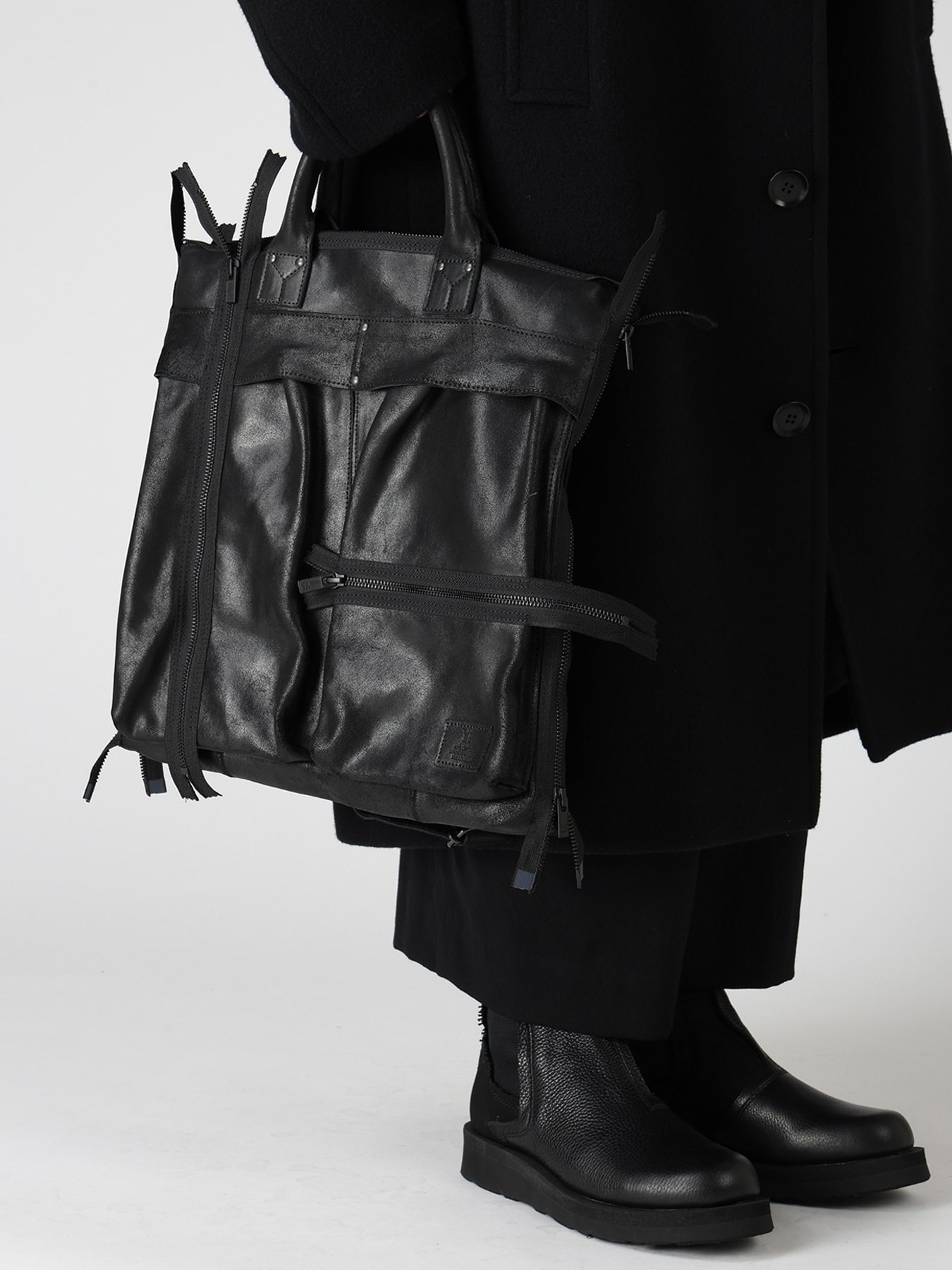 VINTAGE LEATHER ZIP HELMET BAG