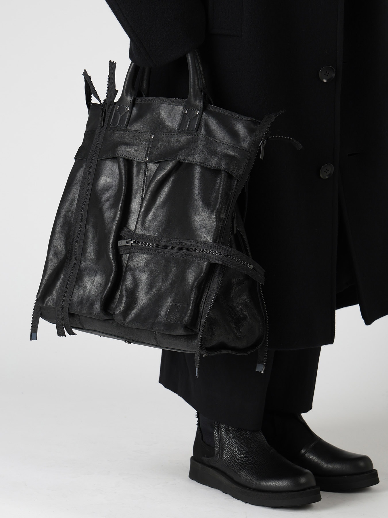 VINTAGE LEATHER ZIP HELMET BAG