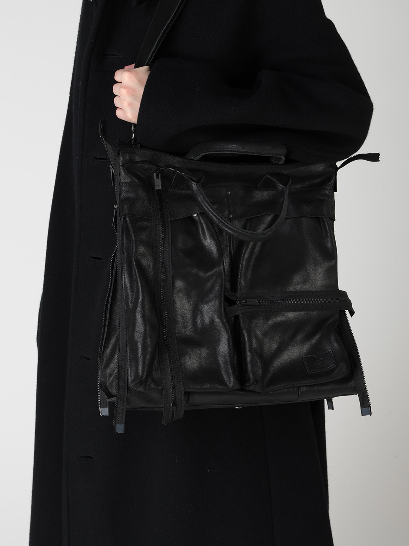 VINTAGE LEATHER ZIP HELMET BAG