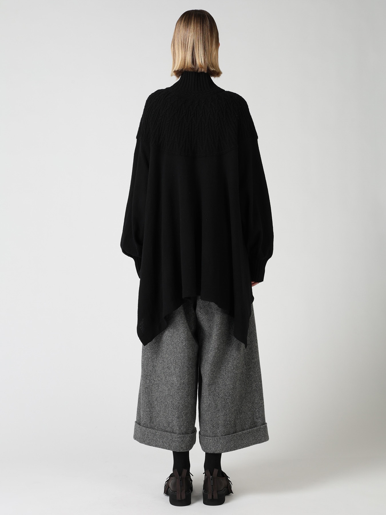 ROUND YOKE HIGH NECK FLARE PULLOVER