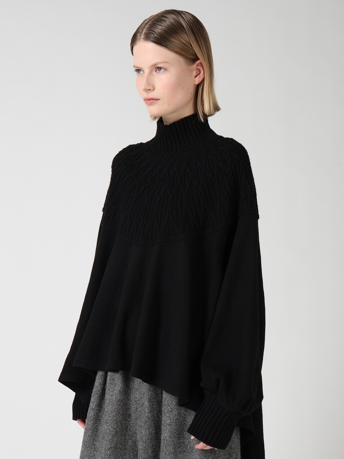 ROUND YOKE HIGH NECK FLARE PULLOVER