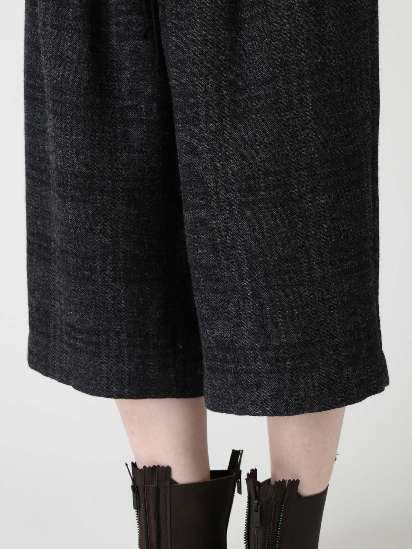 WOOL BLEND PLAID 3-TUCK HALF PANTS