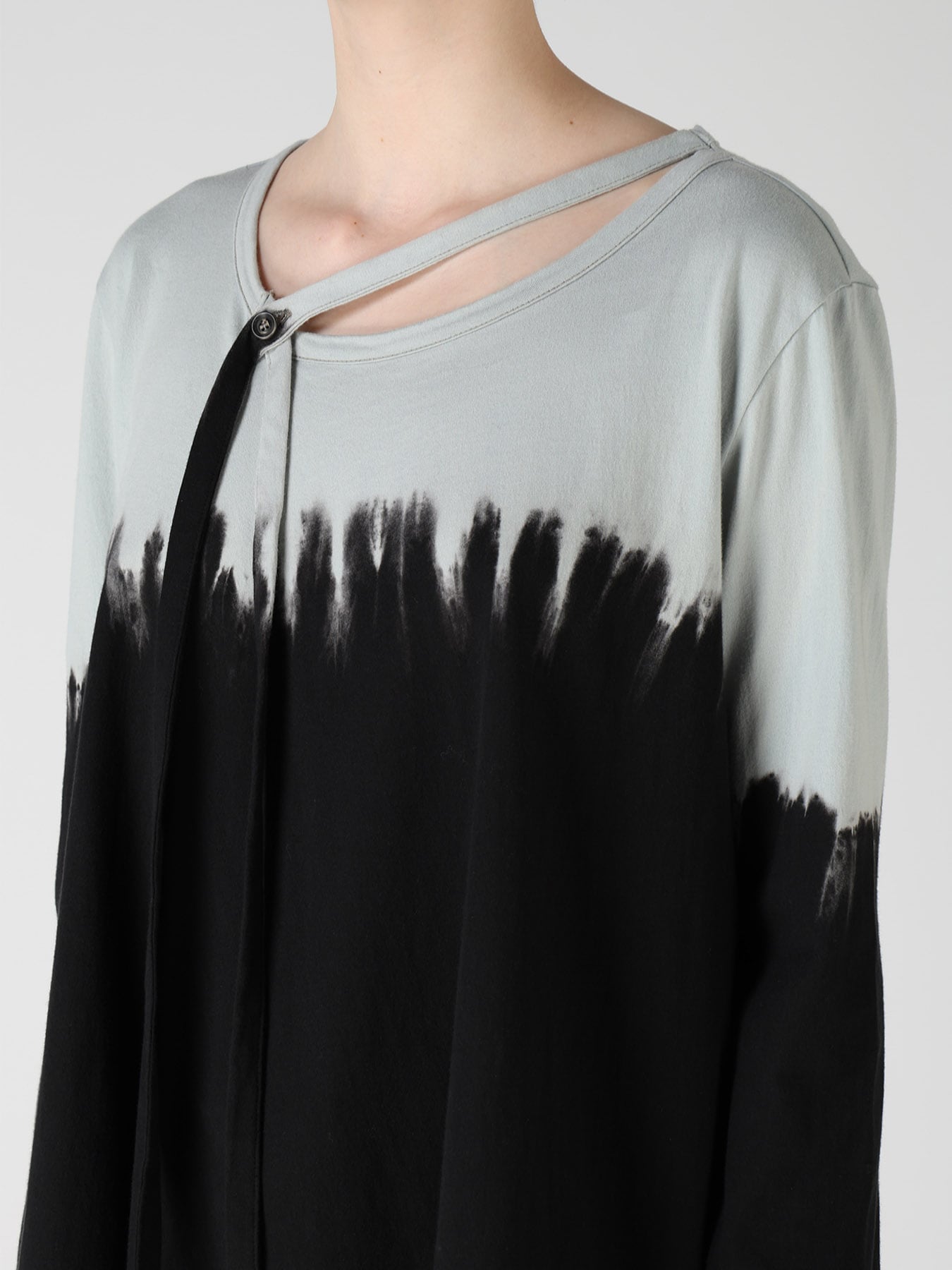 DISCHARGE DYED LONG SLEEVE ASYMMETRIC T-SHIRT