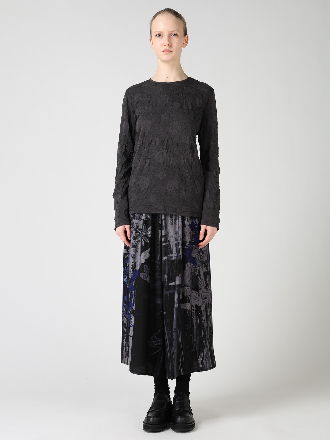 RANDOM DOT JACQUARD LONG SLEEVE T-SHIRT