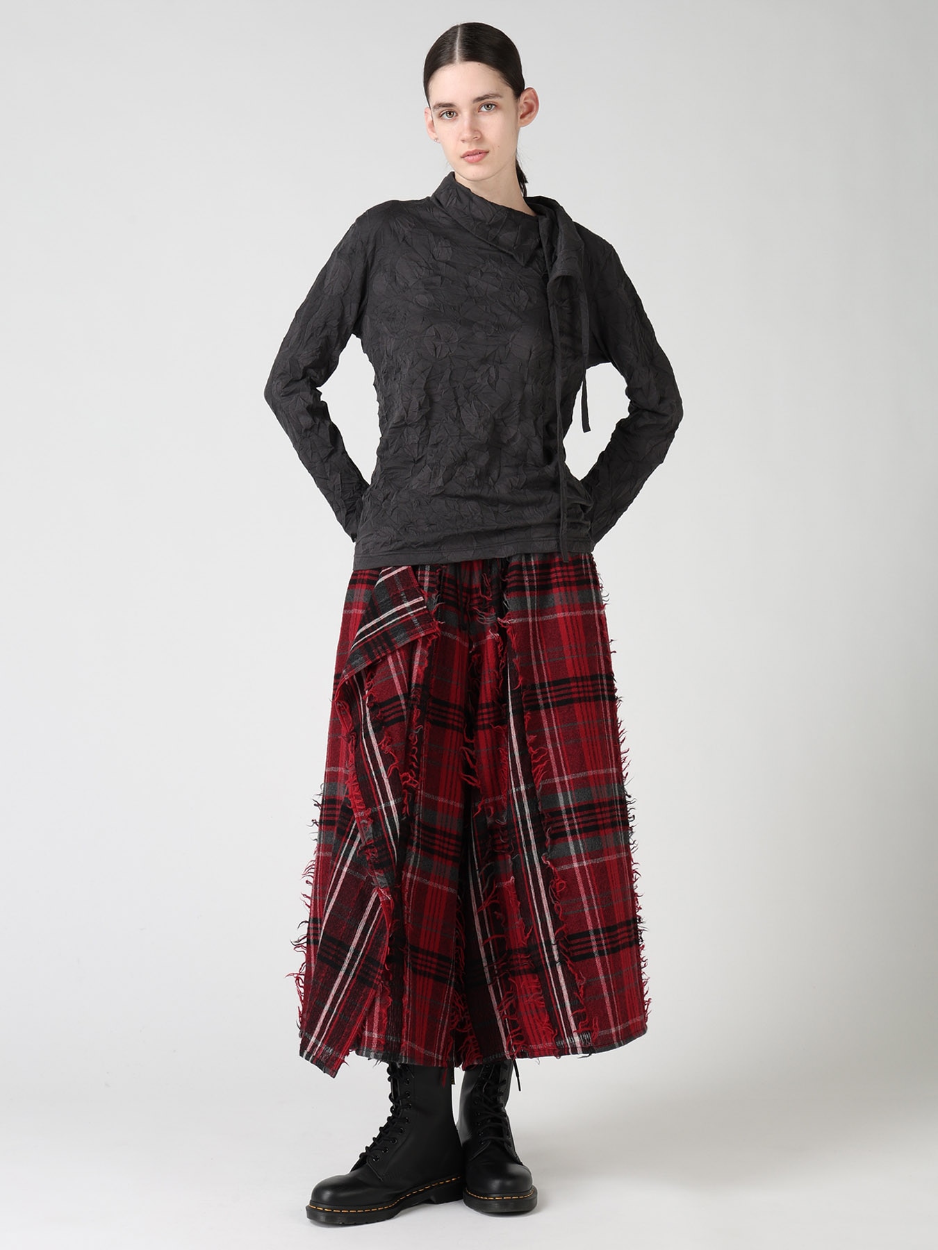 RANDOM DOT JACQUARD ASYMMETRIC HIGH NECK T-SHIRT