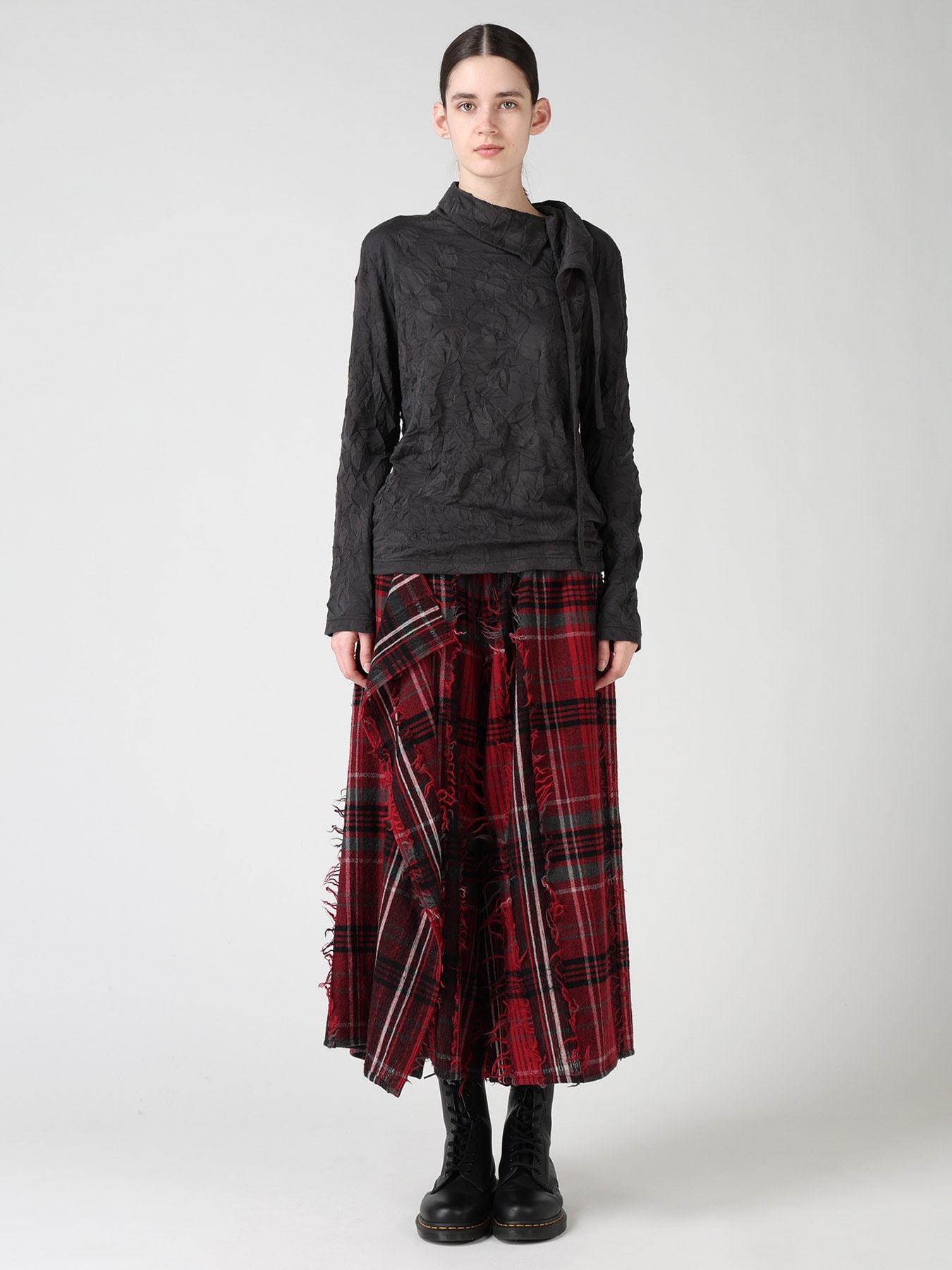 RANDOM DOT JACQUARD ASYMMETRIC HIGH NECK T-SHIRT