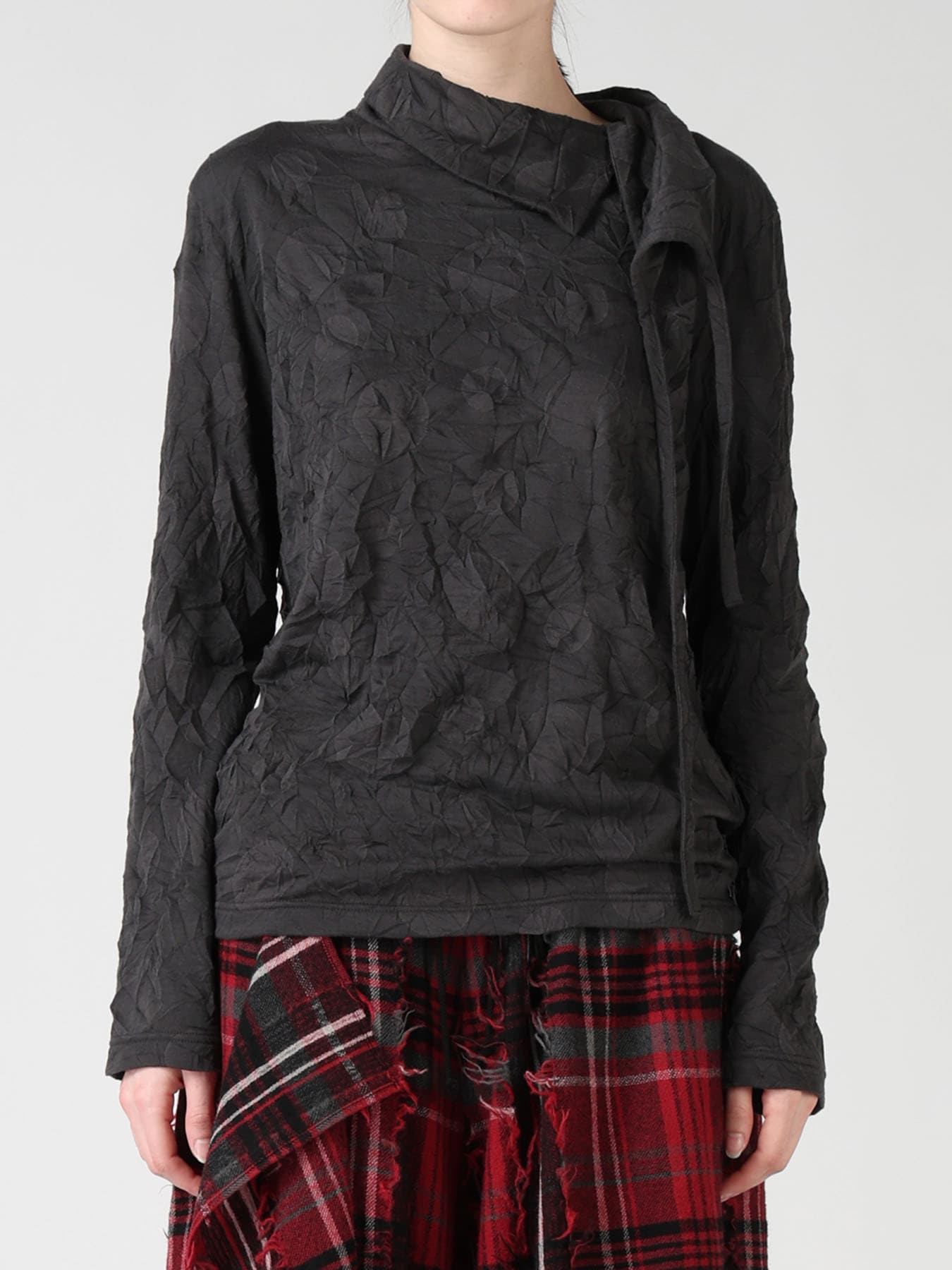 RANDOM DOT JACQUARD ASYMMETRIC HIGH NECK T-SHIRT