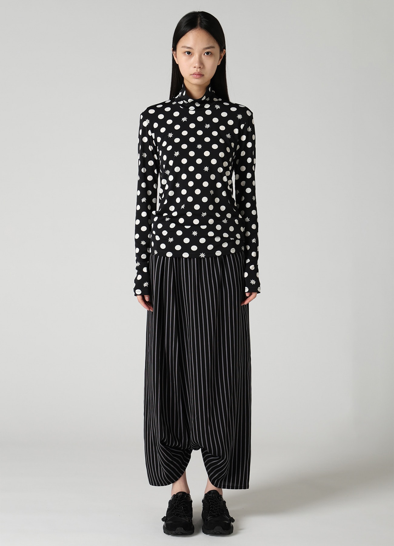 DOT FLOWER PRINT JERSEY HIGH NECK T-SHIRT