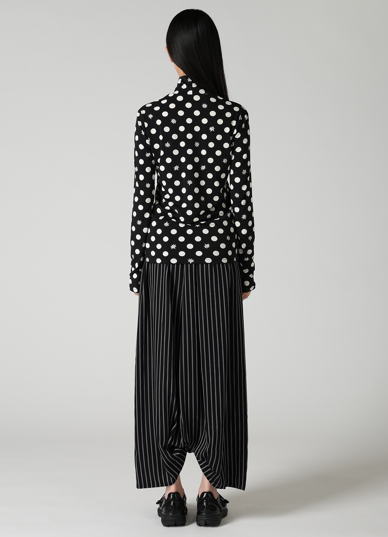 DOT FLOWER PRINT JERSEY HIGH NECK T-SHIRT