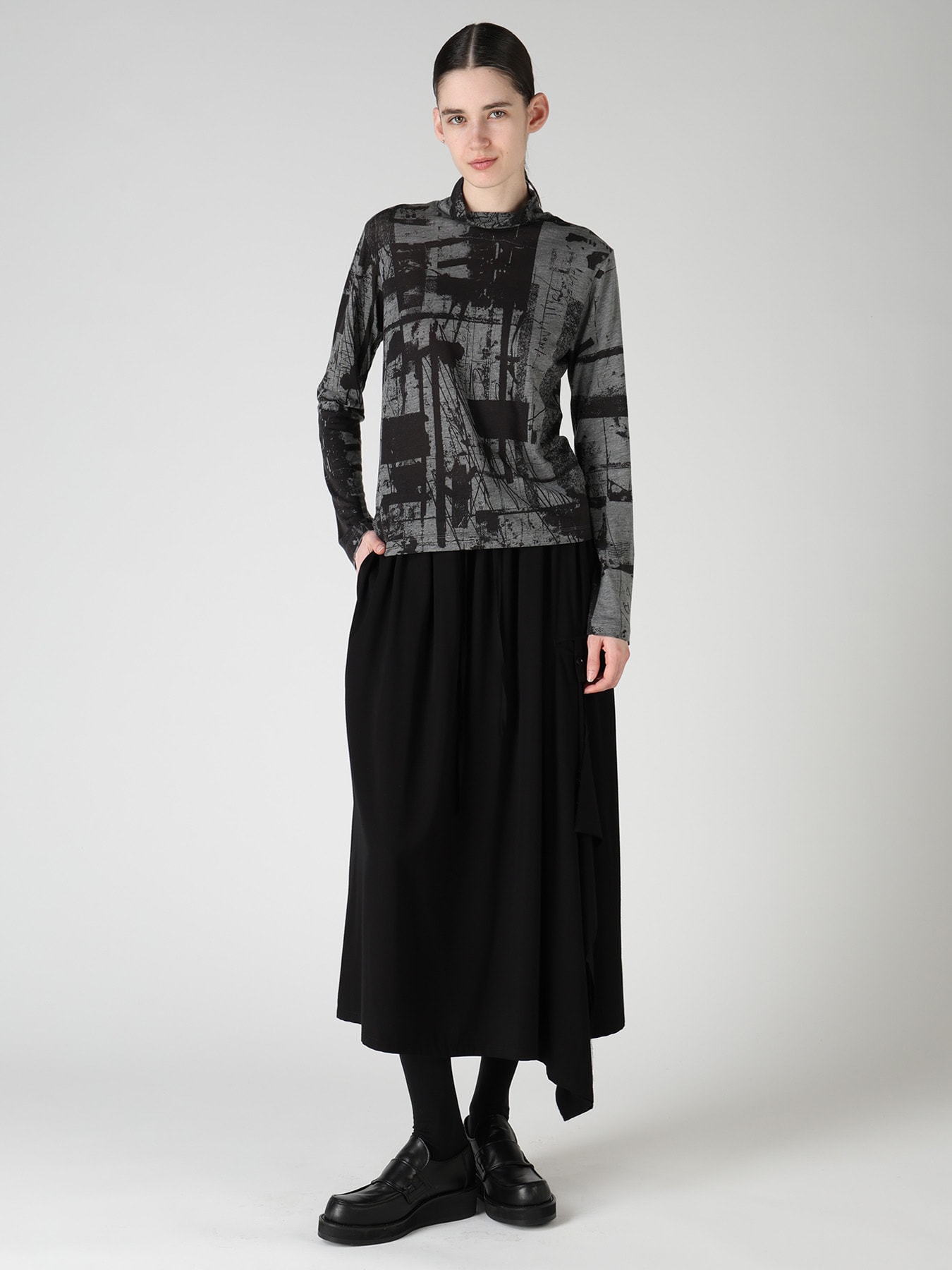 "DESOLATE CITY" JERSEY LONG SLEEVE HIGH NECK T-SHIRT