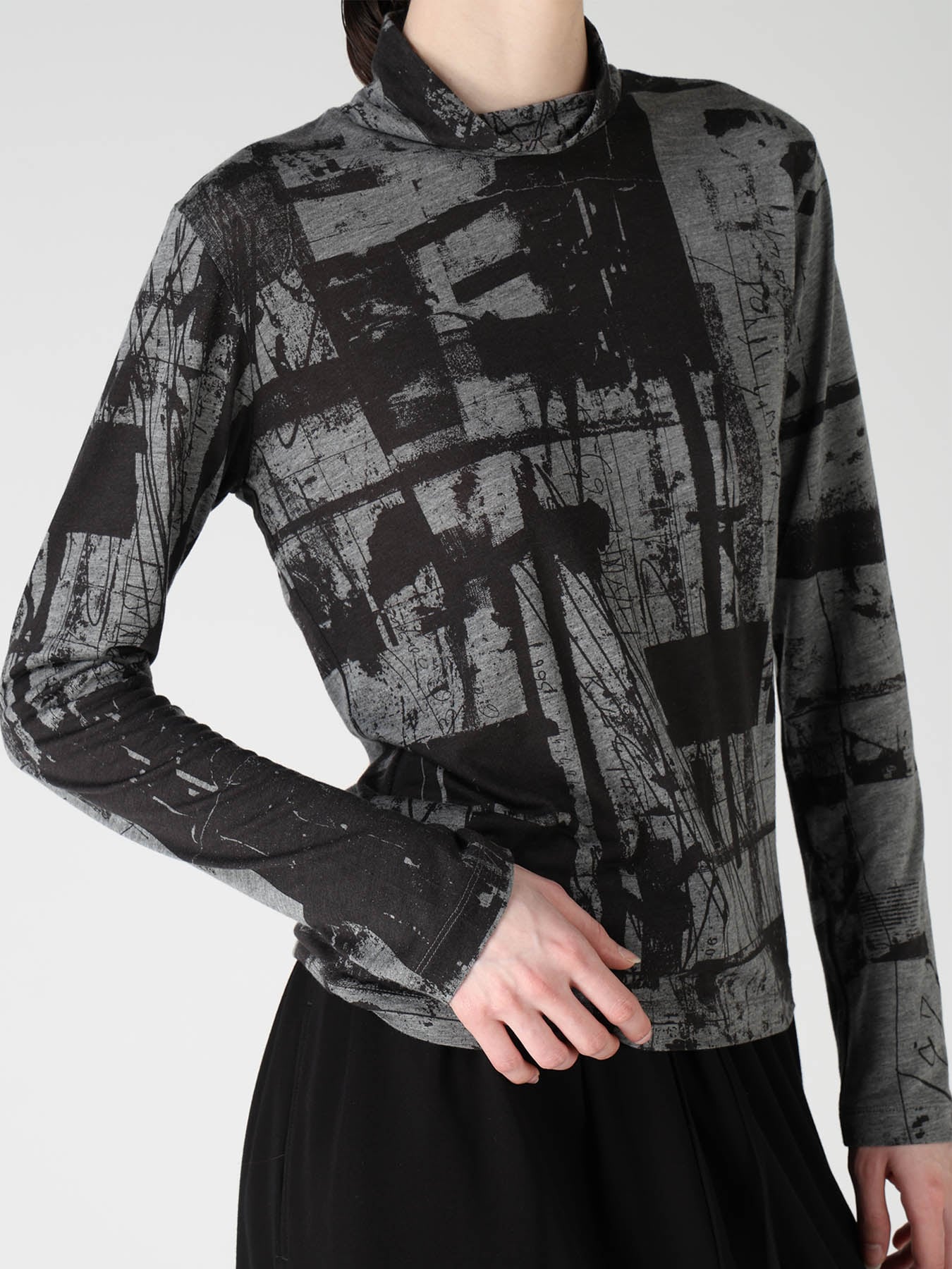 "DESOLATE CITY" JERSEY LONG SLEEVE HIGH NECK T-SHIRT